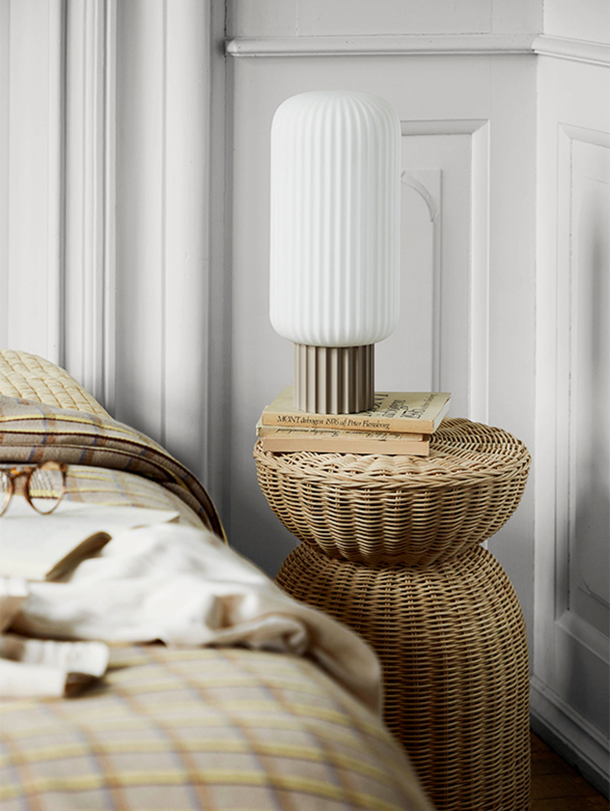 Broste CPH - Lamp - Lolly Lamp Sand Metal - L /Sand Metal Base / White Opal Glass