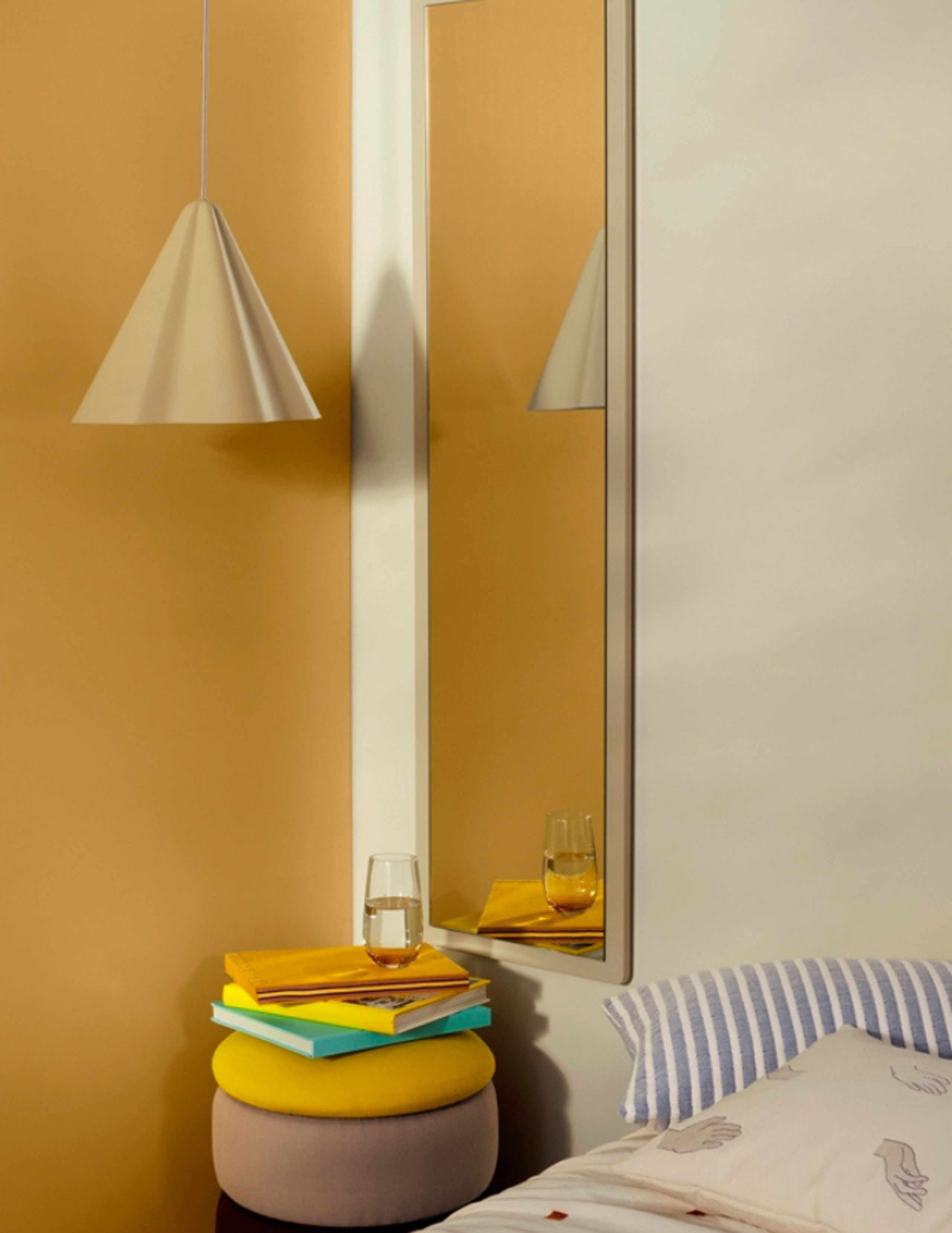 Broste CPH - Lamp - Pendant Lamp - Skirt - Light Sand - Small