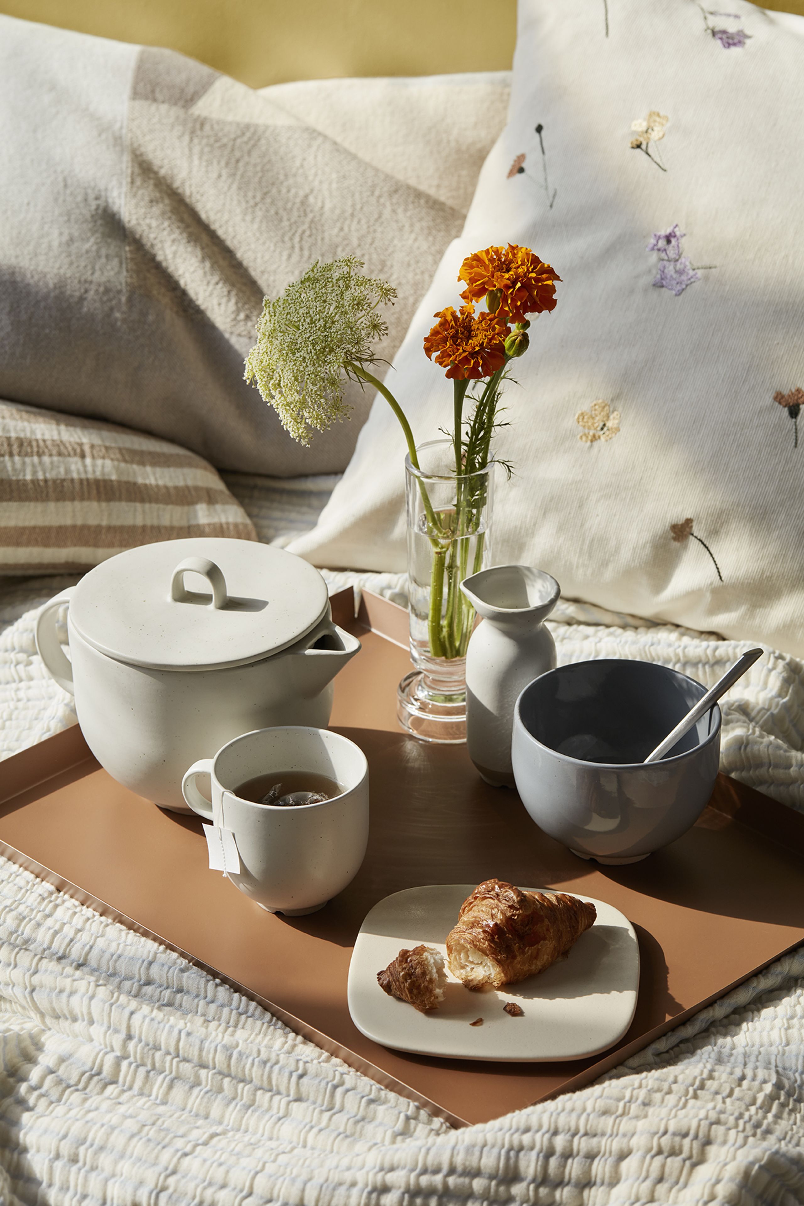 Broste CPH - Théière - Eli Tea Pot - Soft Light Grey