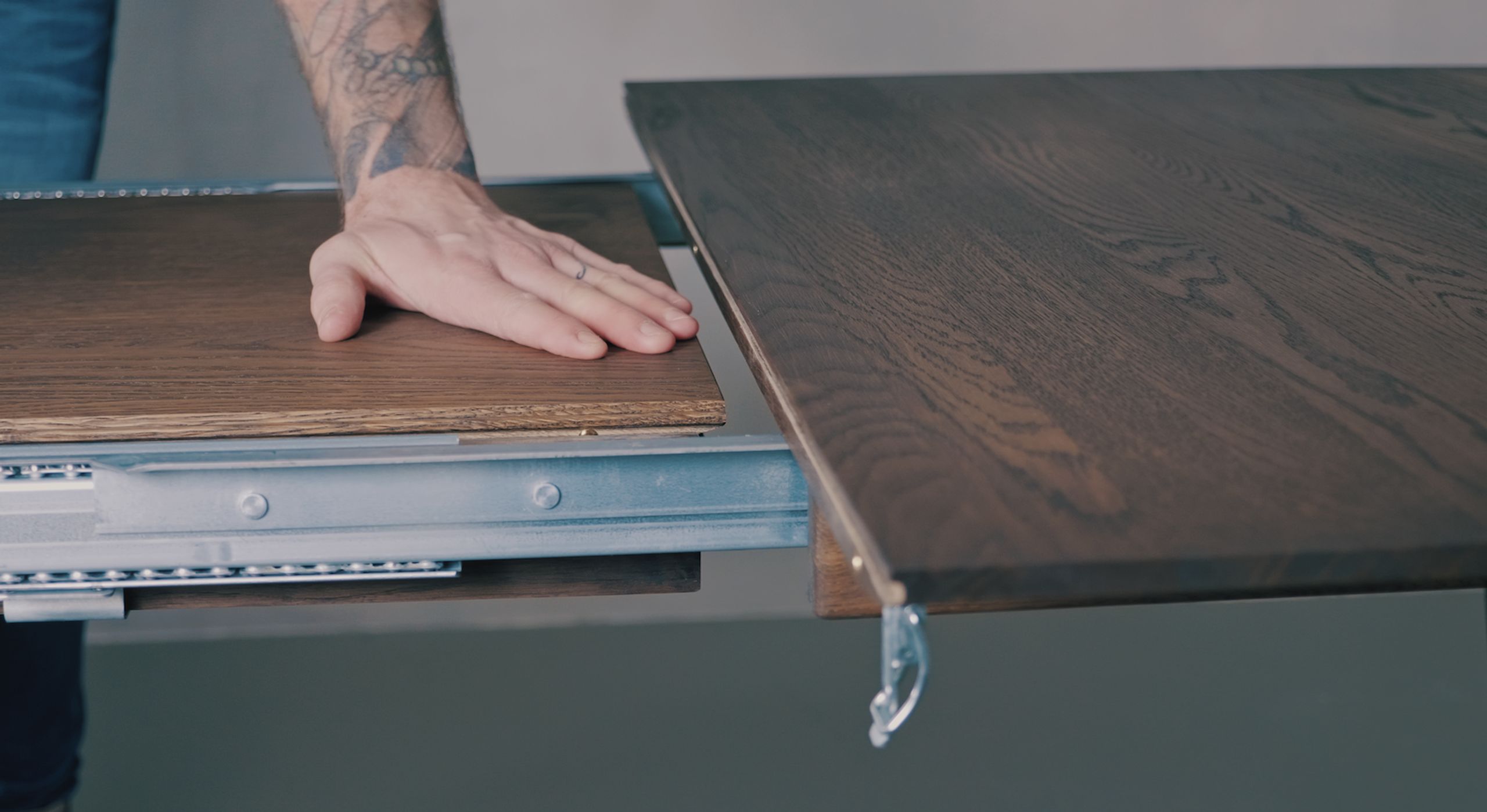 Bruunmunch - Dining Table - PLAYdinner Lamé Incl. 2 additional plates - Smoked oak / Extension leaves in smoked oak