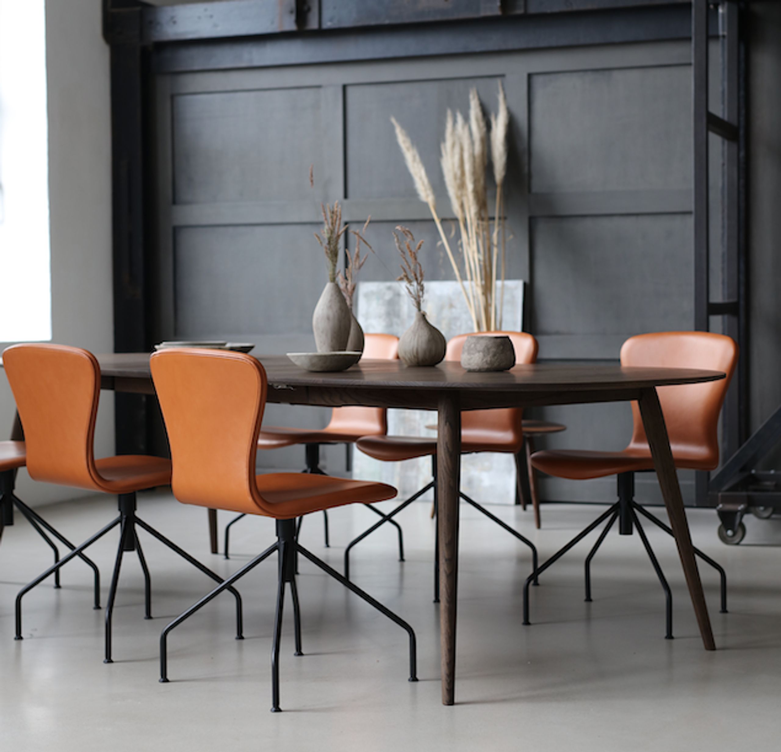 Bruunmunch - Dining Table - PLAYdinner Lamé Incl. 2 additional plates - Smoked oak / Extension leaves in smoked oak