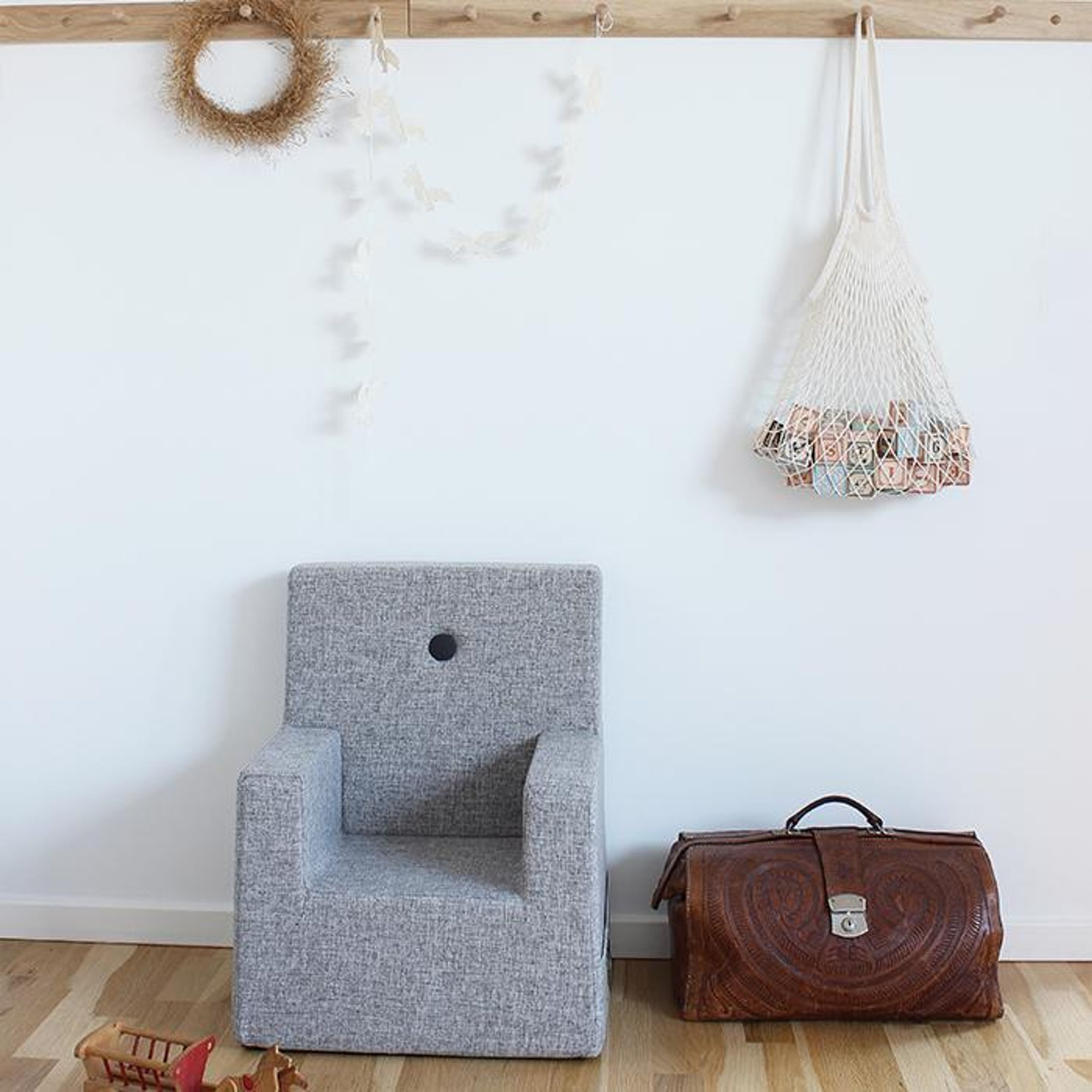 By KlipKlap - Stuhl - KK Kids Chair XL - Beige w/ Sand