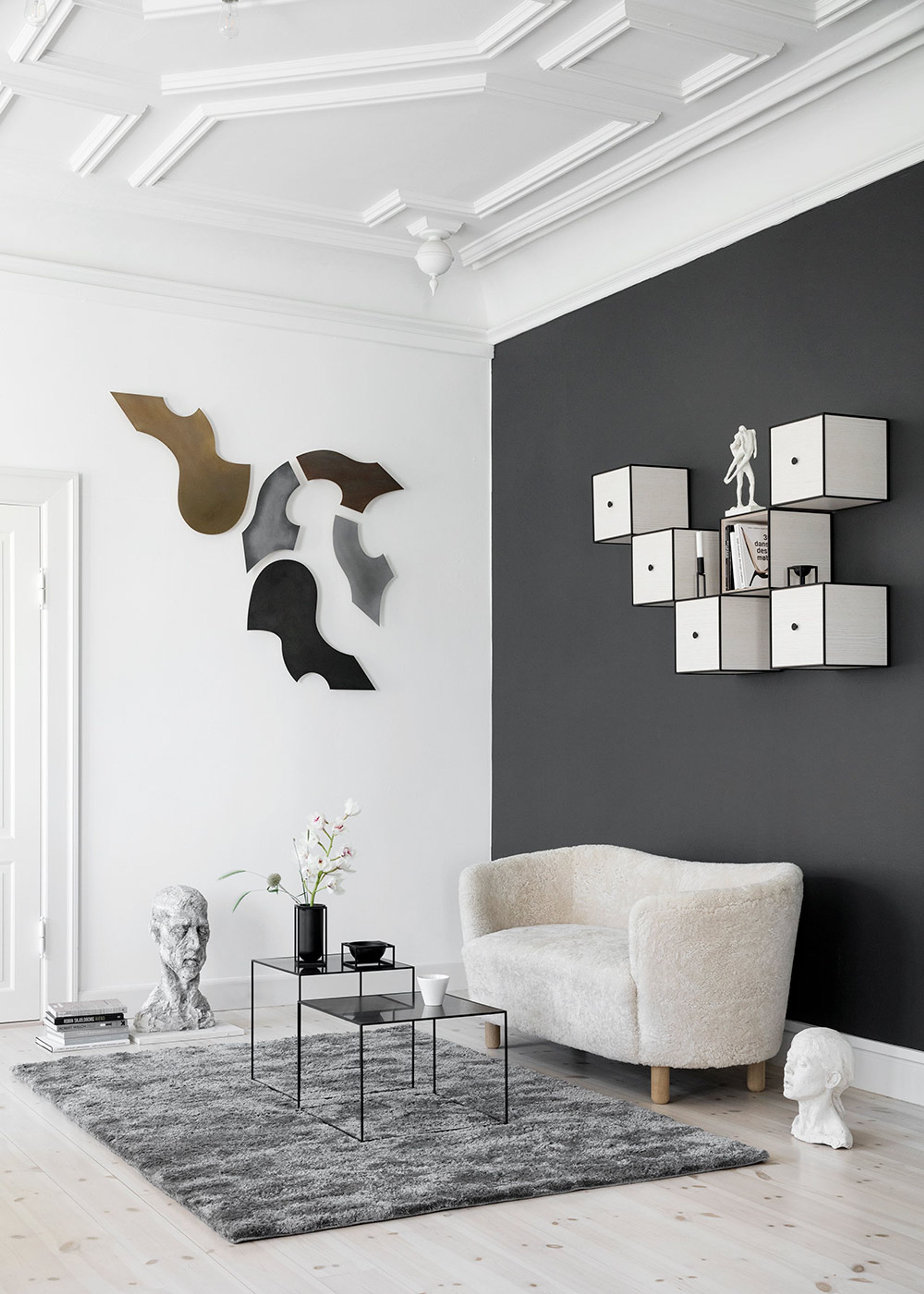 By Lassen - Tisch - Twin 42 - Oak/Brass With White Base