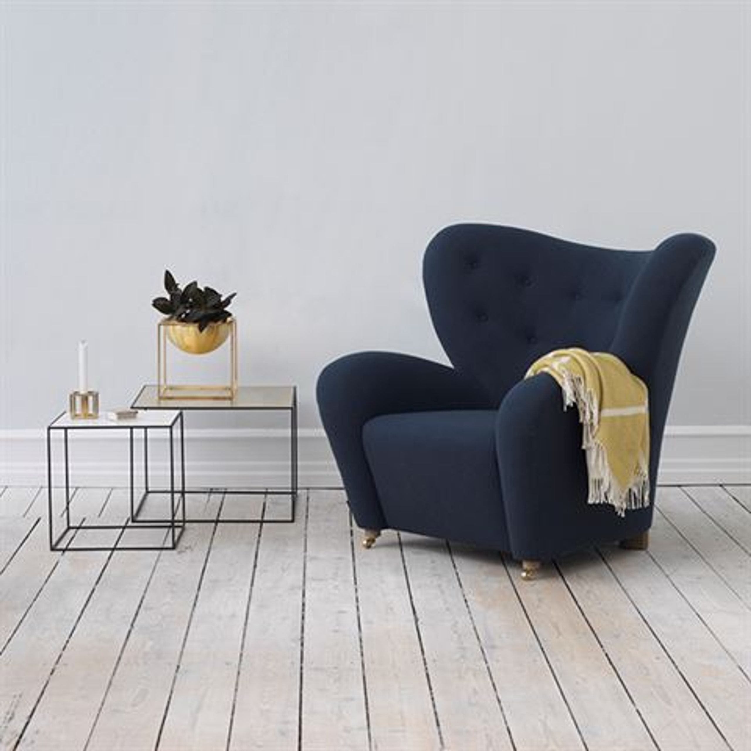 By Lassen - Bord - Twin 49 Table - Hvid/Eg Med Sort Base