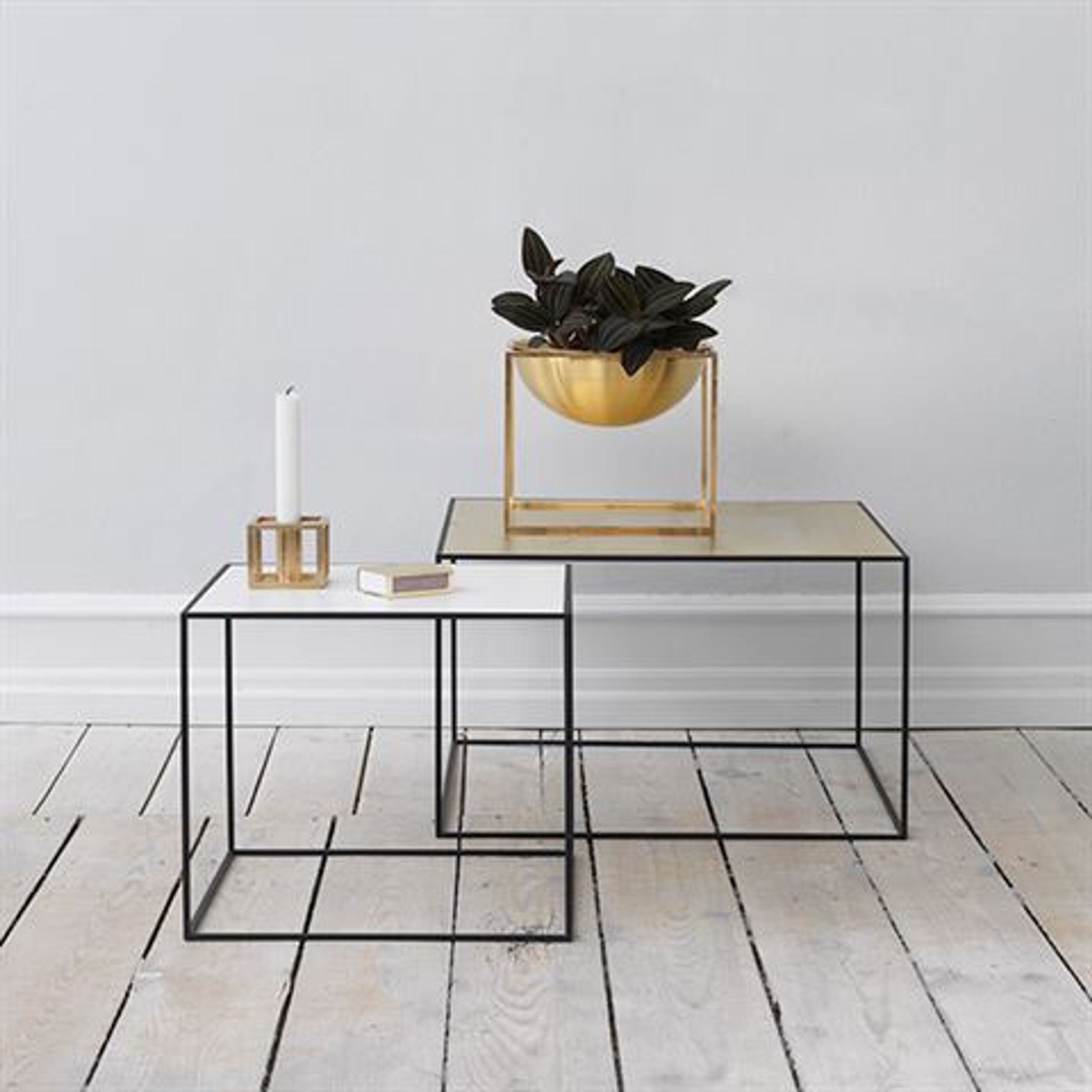 By Lassen - Bord - Twin 49 Table - Hvid/Eg Med Sort Base