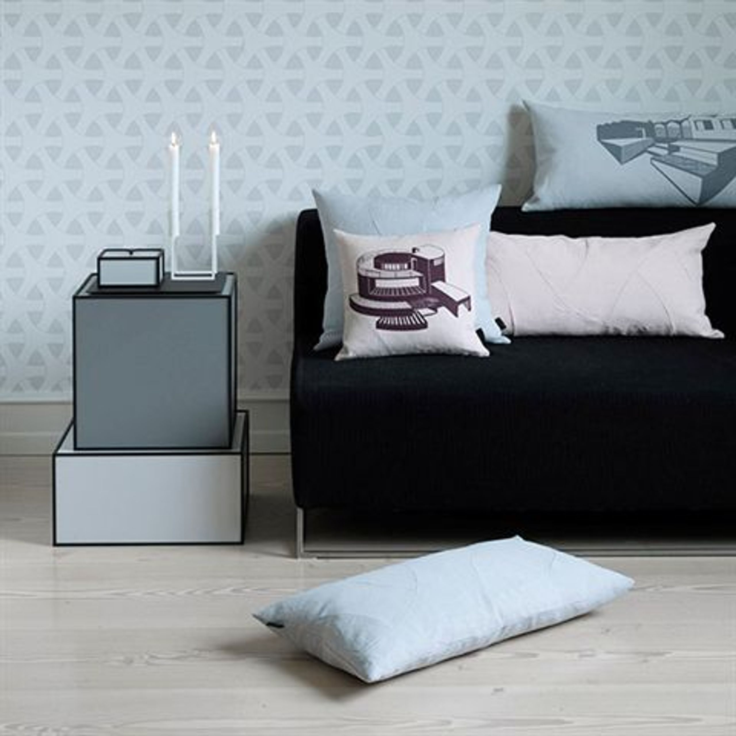 By Lassen - Candlestick - Line - White