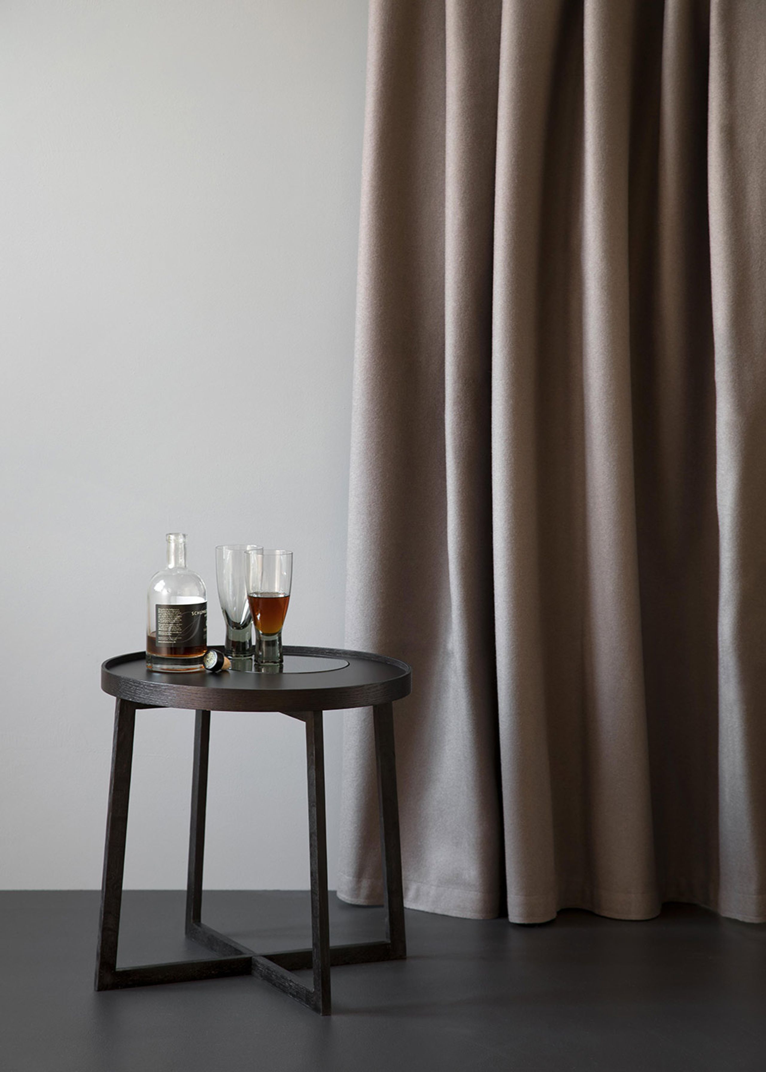 By Wirth - Bord - Tray Table - Sort eg / Sort metal