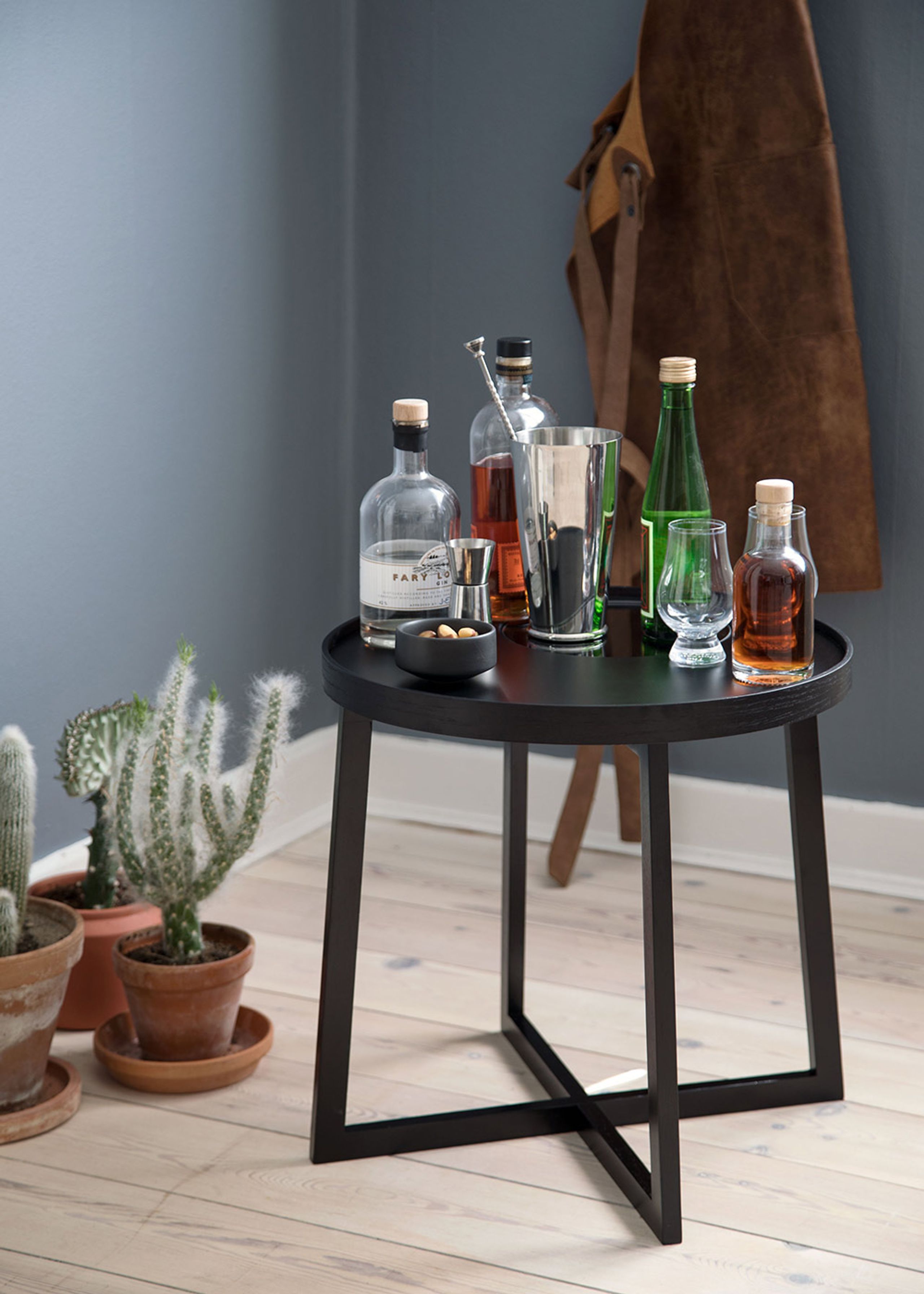 By Wirth - Bord - Tray Table - Sort eg / Sort metal