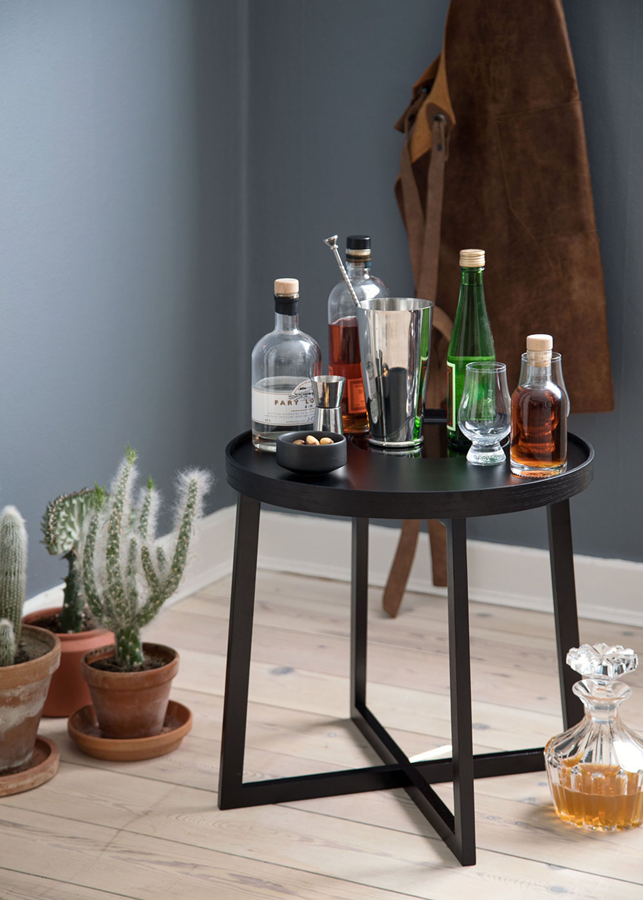 By Wirth - Bord - Tray Table - Sort eg / Sort metal