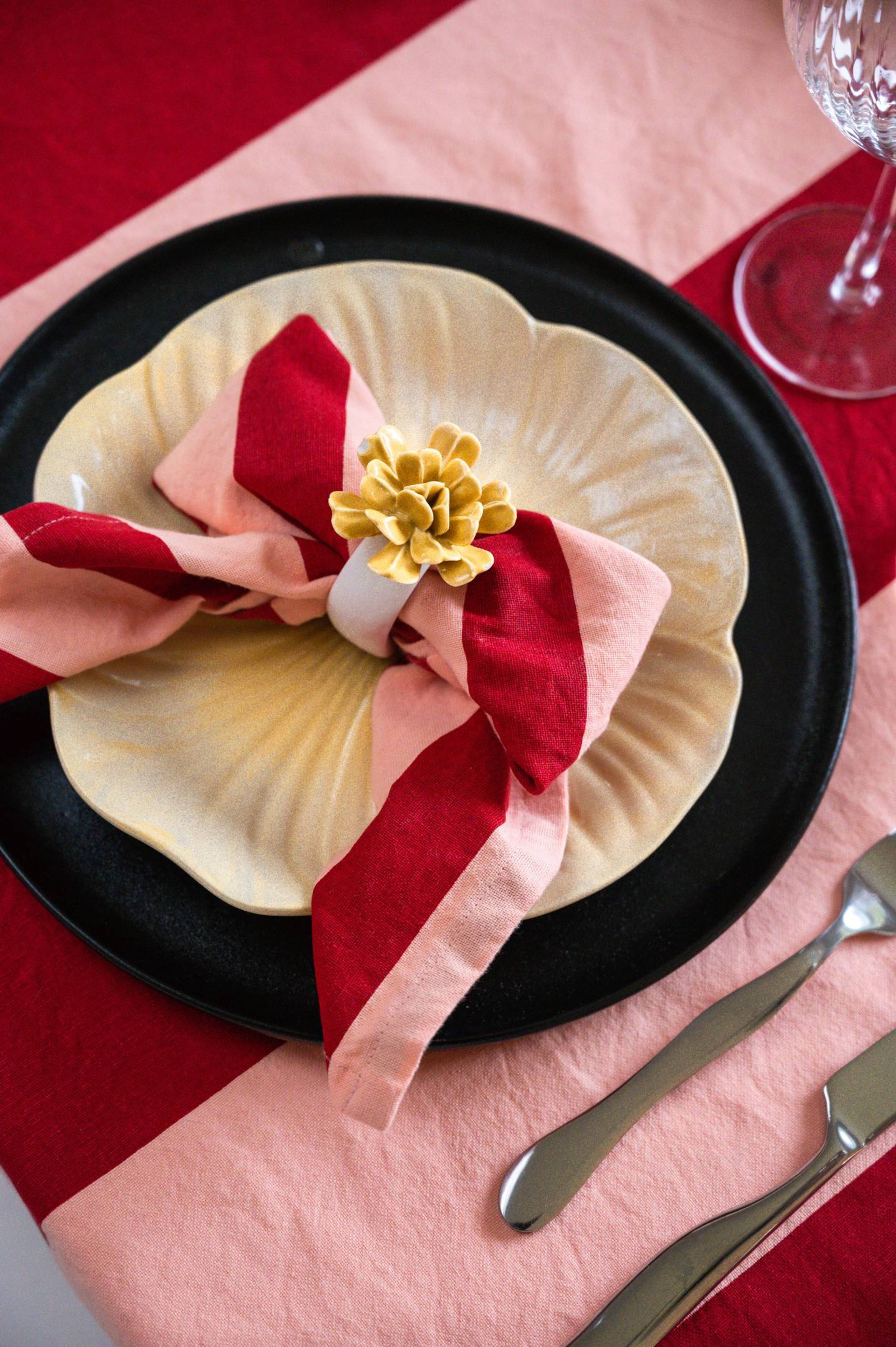 Byon - Tallrikar - Plate Poppy - Beige