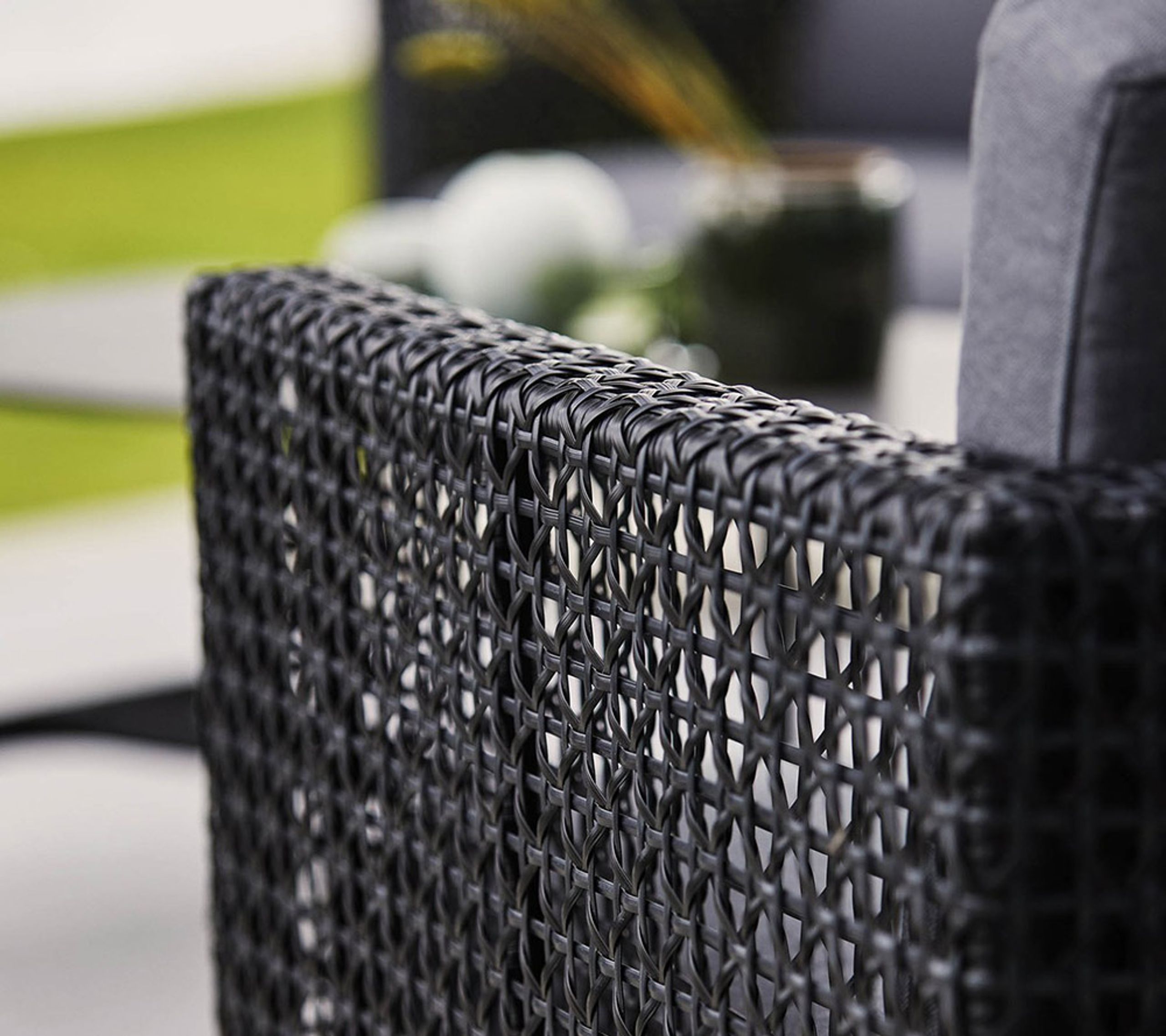 Cane-line - Divano da salotto - Connect 3 Seater - Sofa: Black/Graphite Cane-line Weave / Cushions: White Cane-line Natté