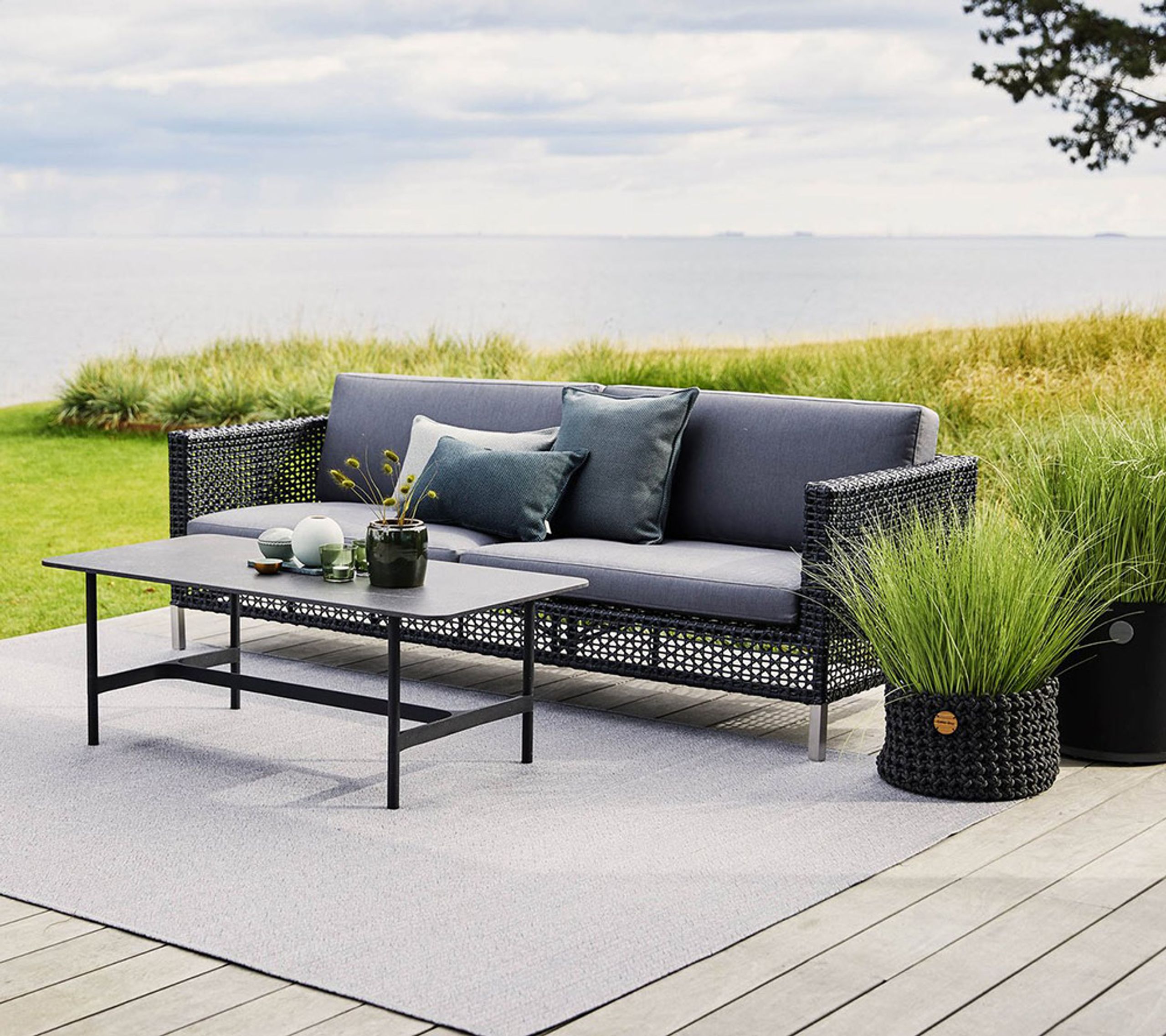 Cane-line - Divano da salotto - Connect 3 Seater - Sofa: Black/Graphite Cane-line Weave / Cushions: White Cane-line Natté