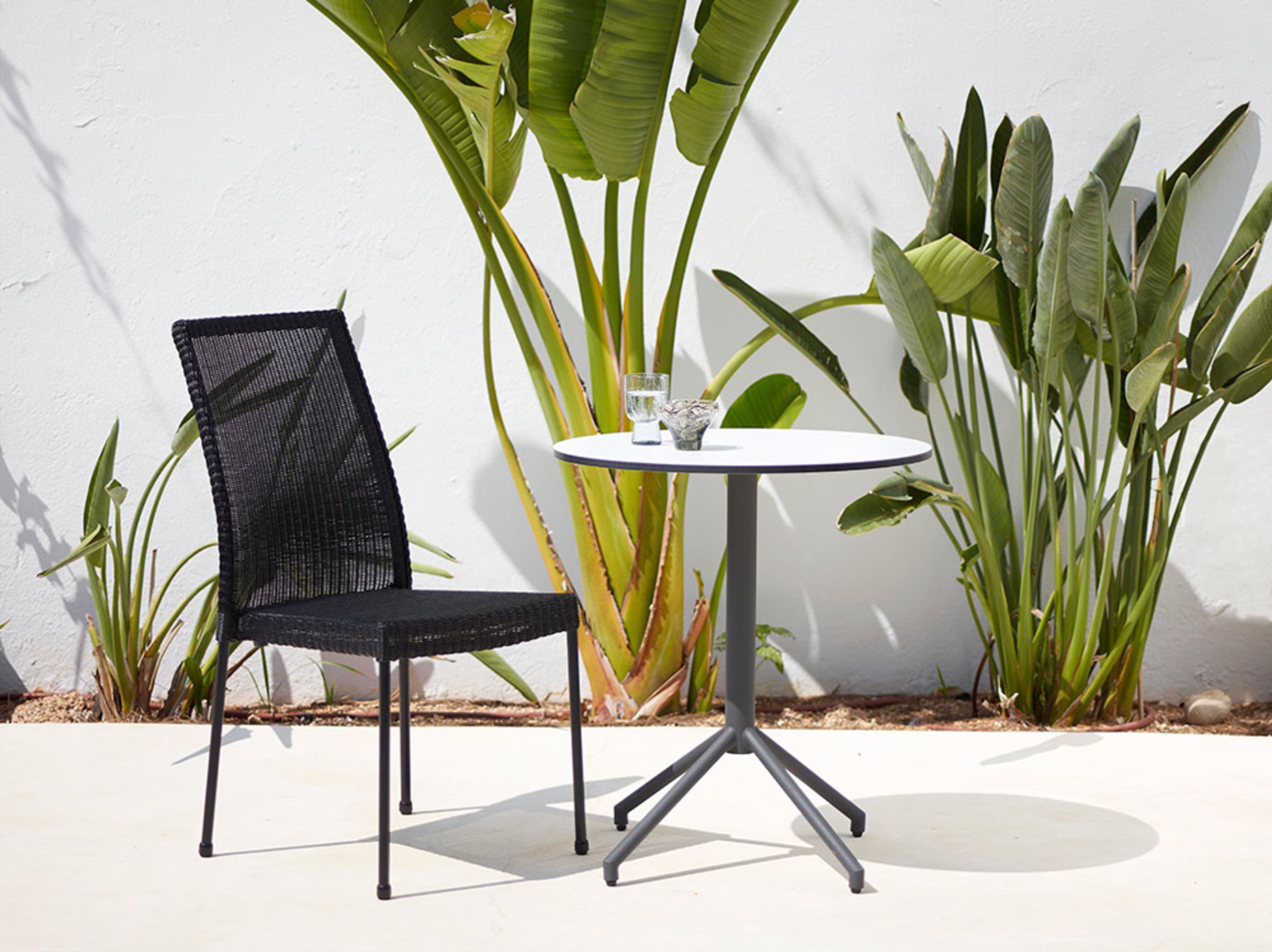 Cane-line - Chair - Newport chair - Blacke Cane-line Weave / With armrest