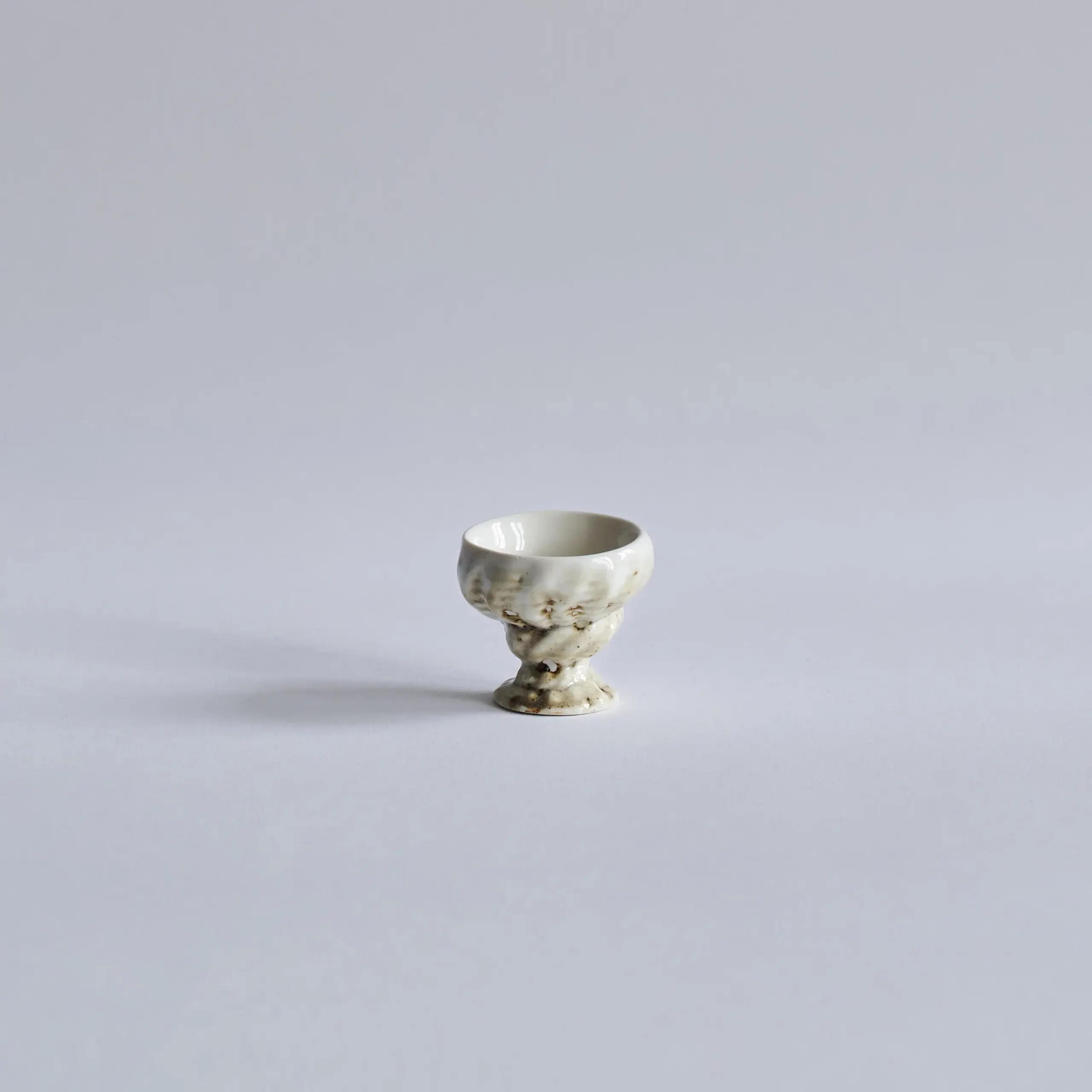 Christina Iversen Studio - Egg cup - Konkylie æggebæger - Porcelæn