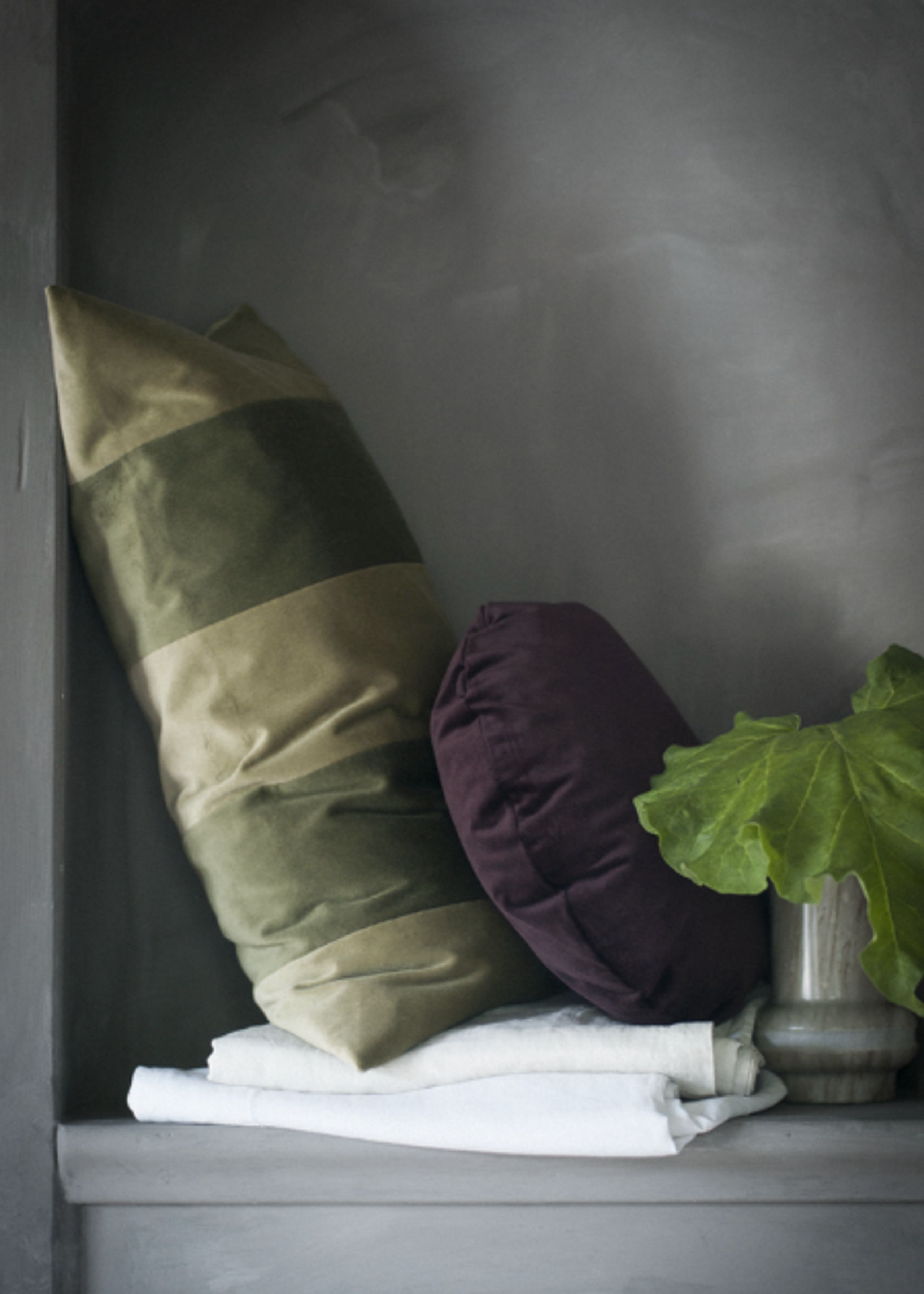 Christina Lundsteen - Kissen - Basic Round - chokolate