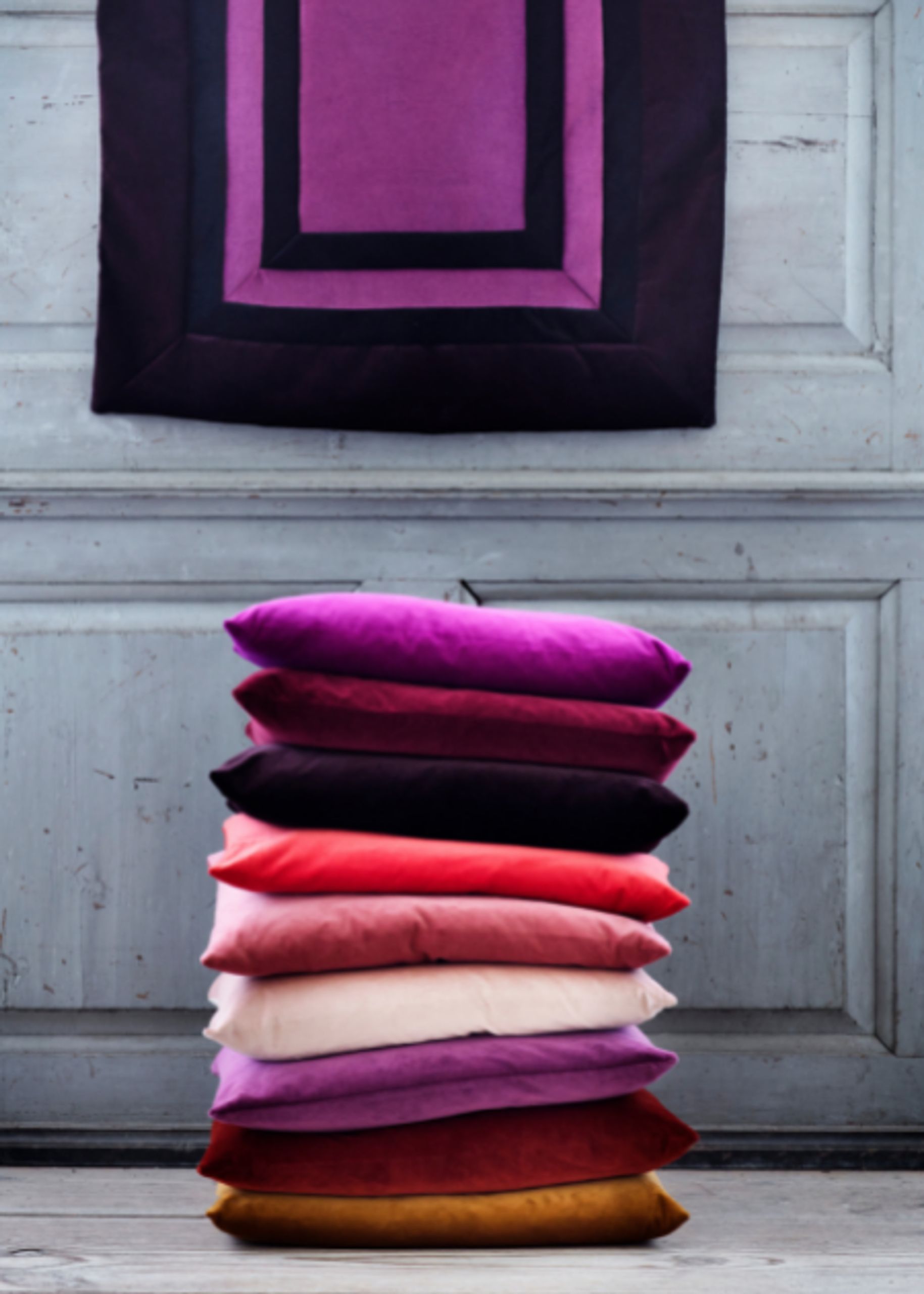 Christina Lundsteen - Kissen - Basic Square - wine