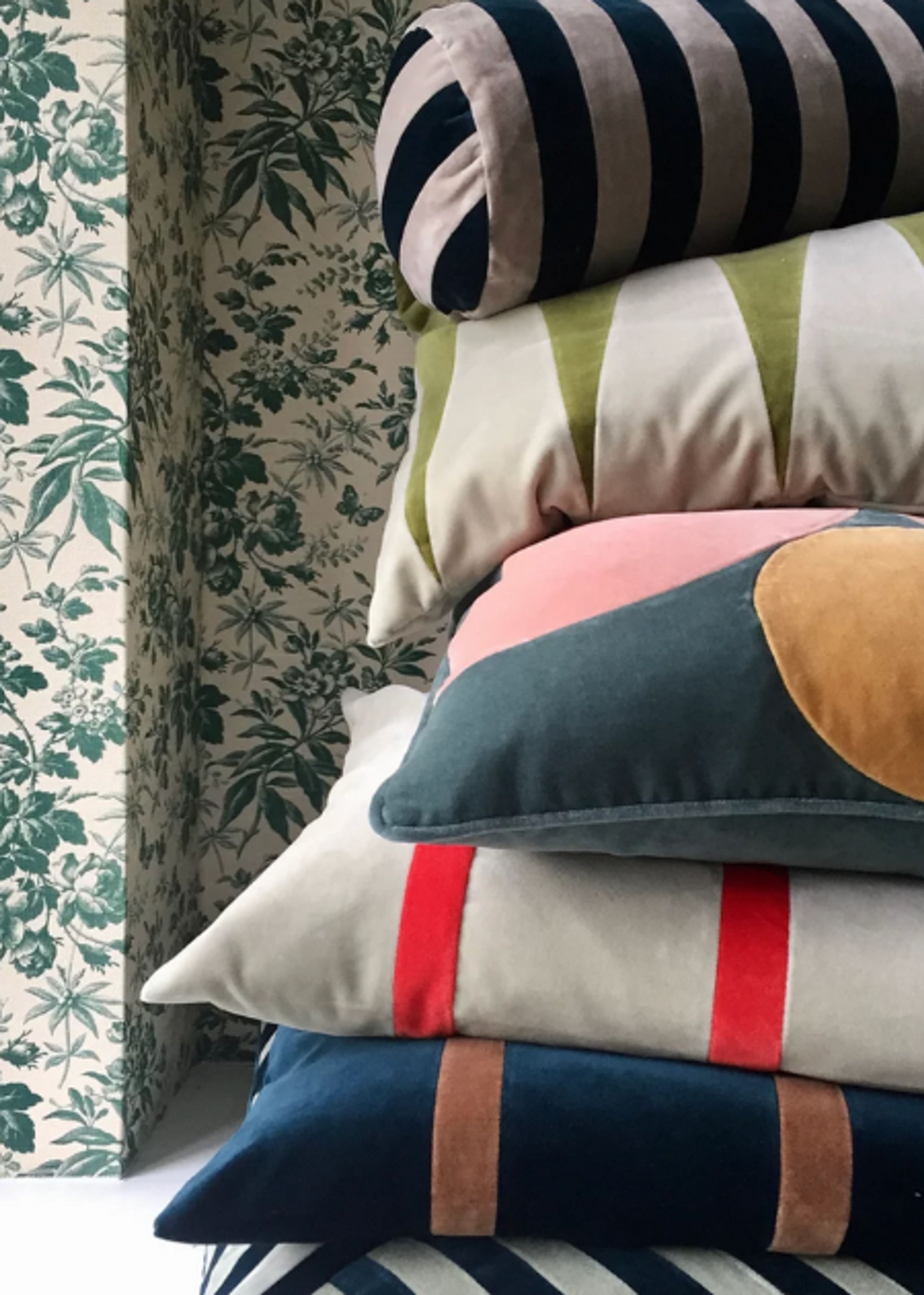 Christina Lundsteen - Pillow - STRIPE BOLSTER - Steel Grey / Chocolate