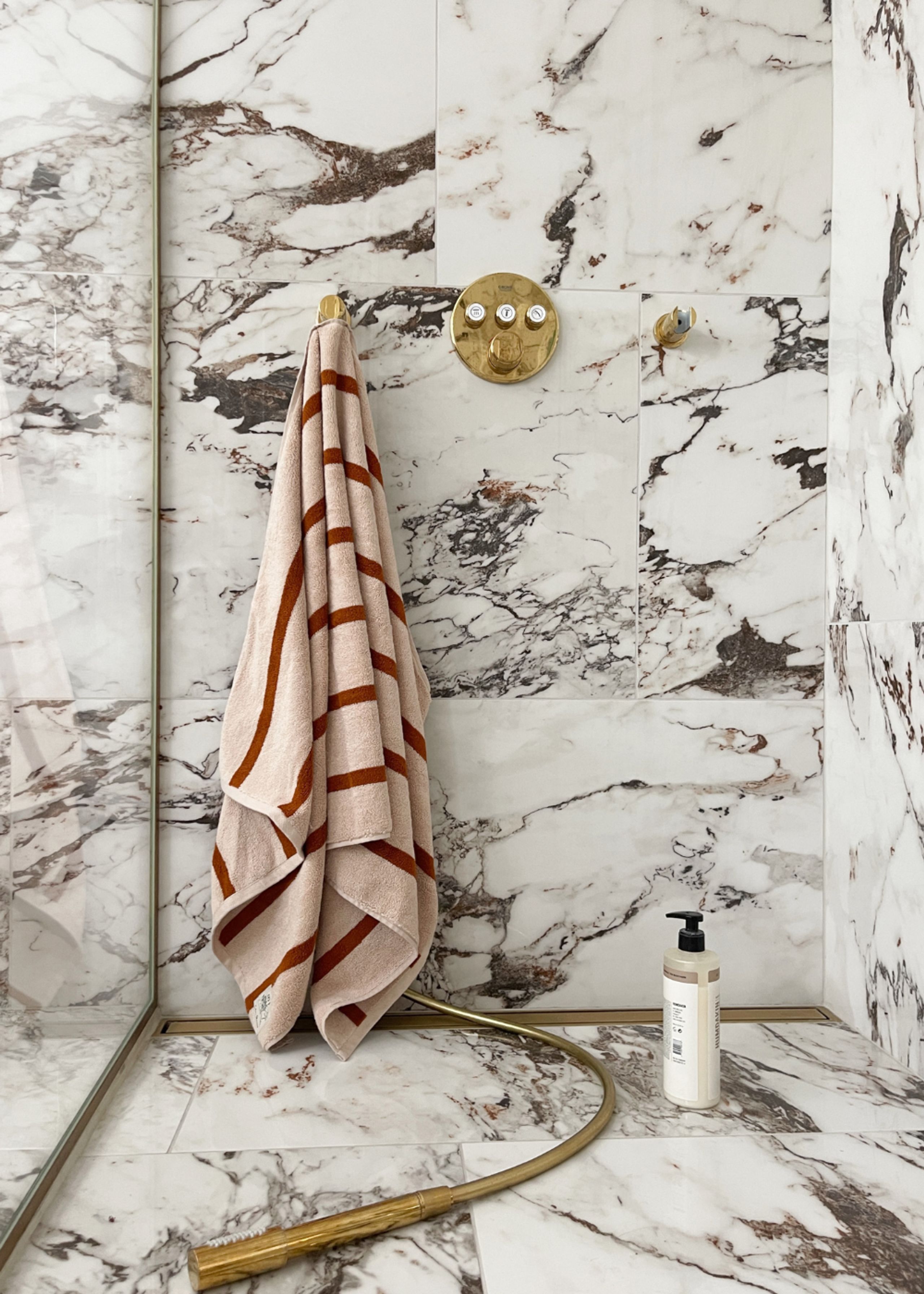 Color Stories - Ručník do vany - Bath towel stribes - Karamel / Terracotta