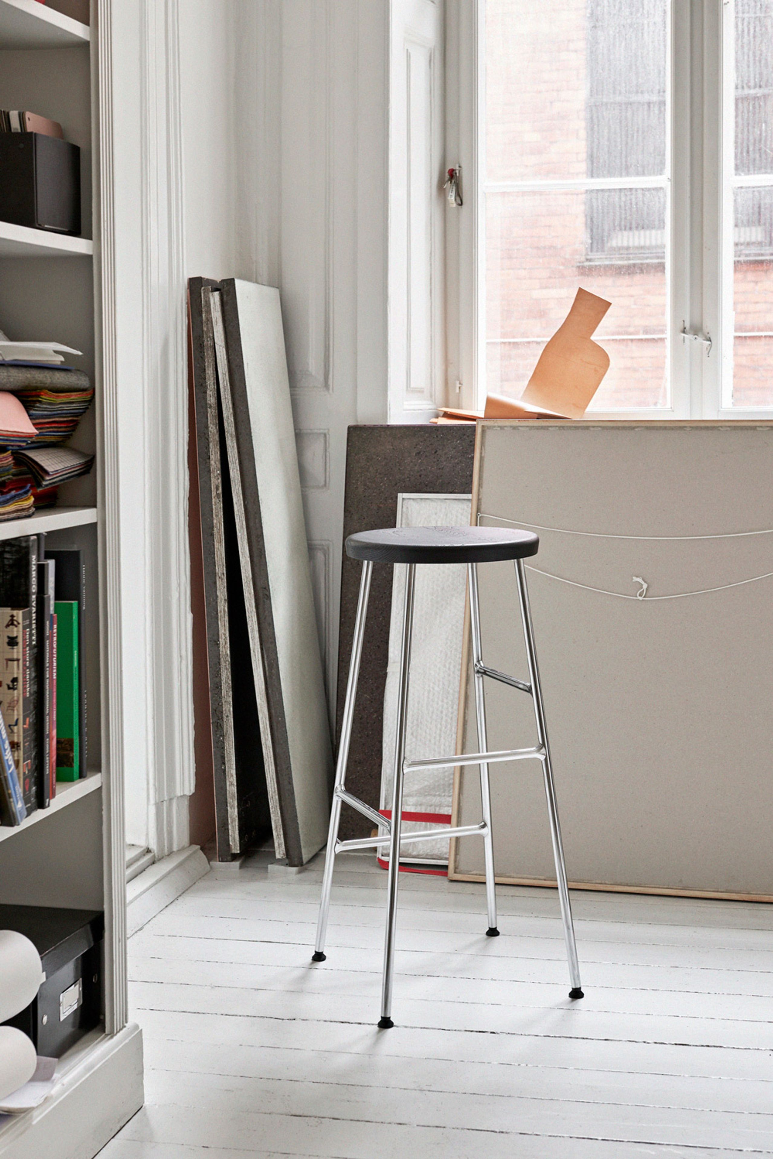 - - CORNET Bar Stool / Low - Soft Black / Oiled Oak