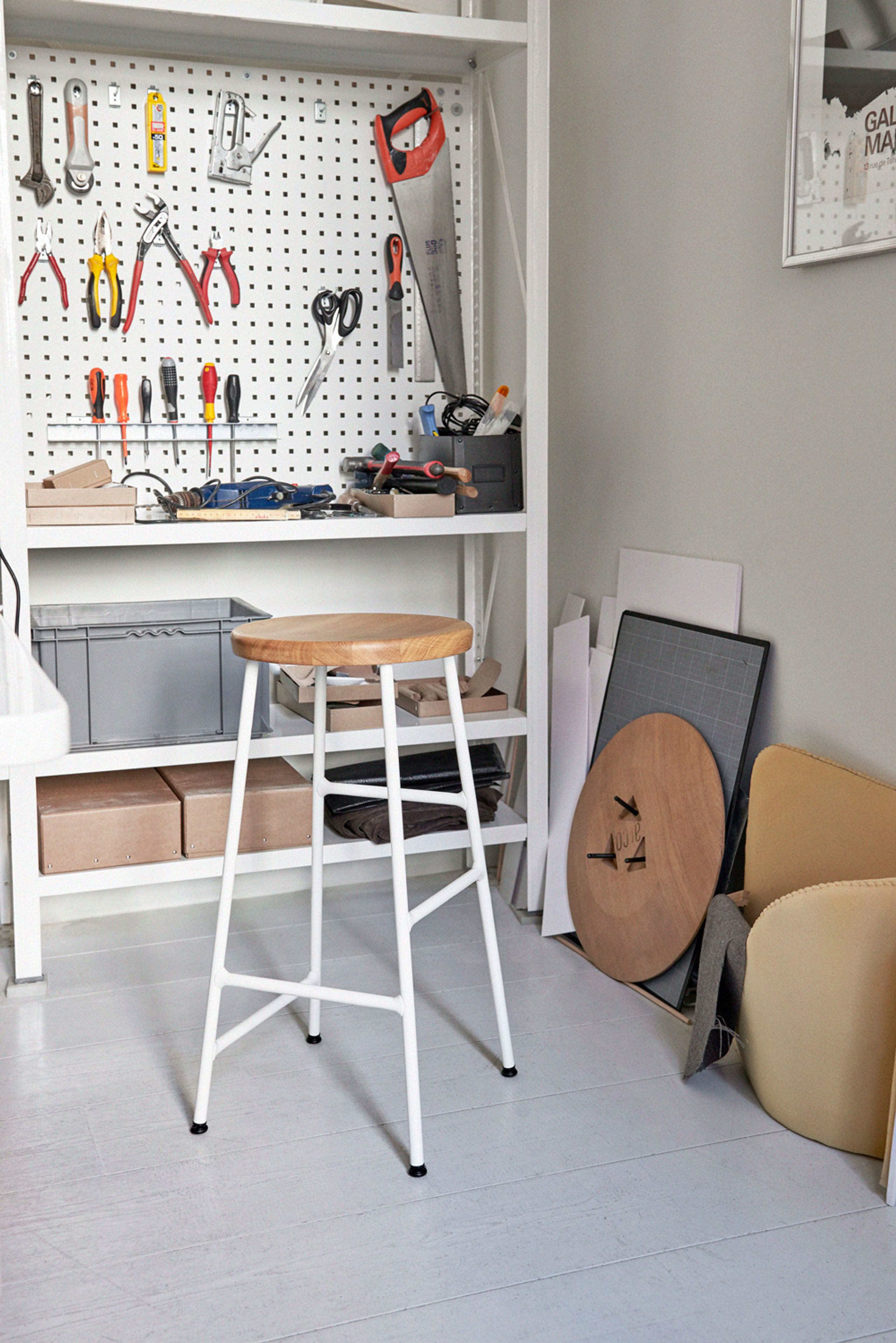 - - CORNET Bar Stool / Low - Soft Black / Oiled Oak