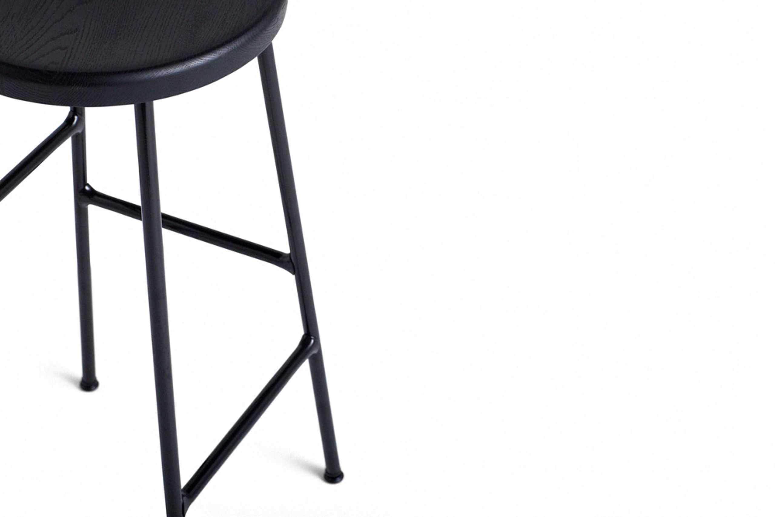  - - CORNET Bar Stool / Low - Soft Black / Soft Black Stained Oak
