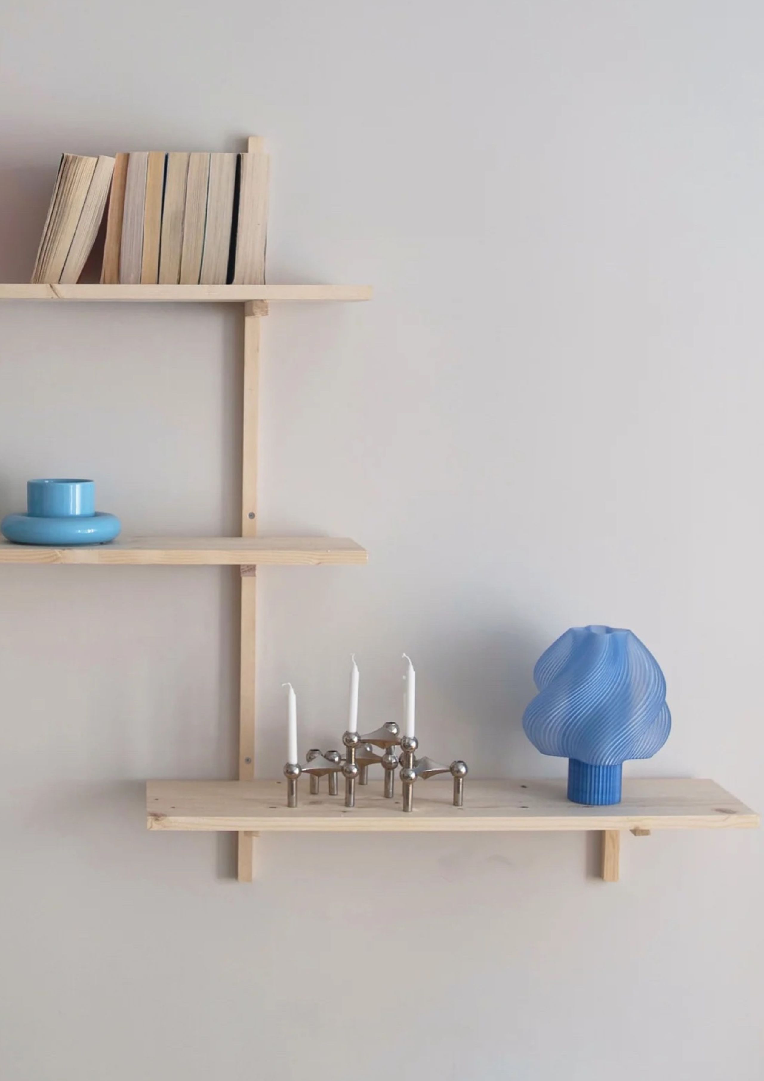 Crème Atelier - Tischlampe - Soft Serve Table Lamp Portable - Blueberry Sorbet