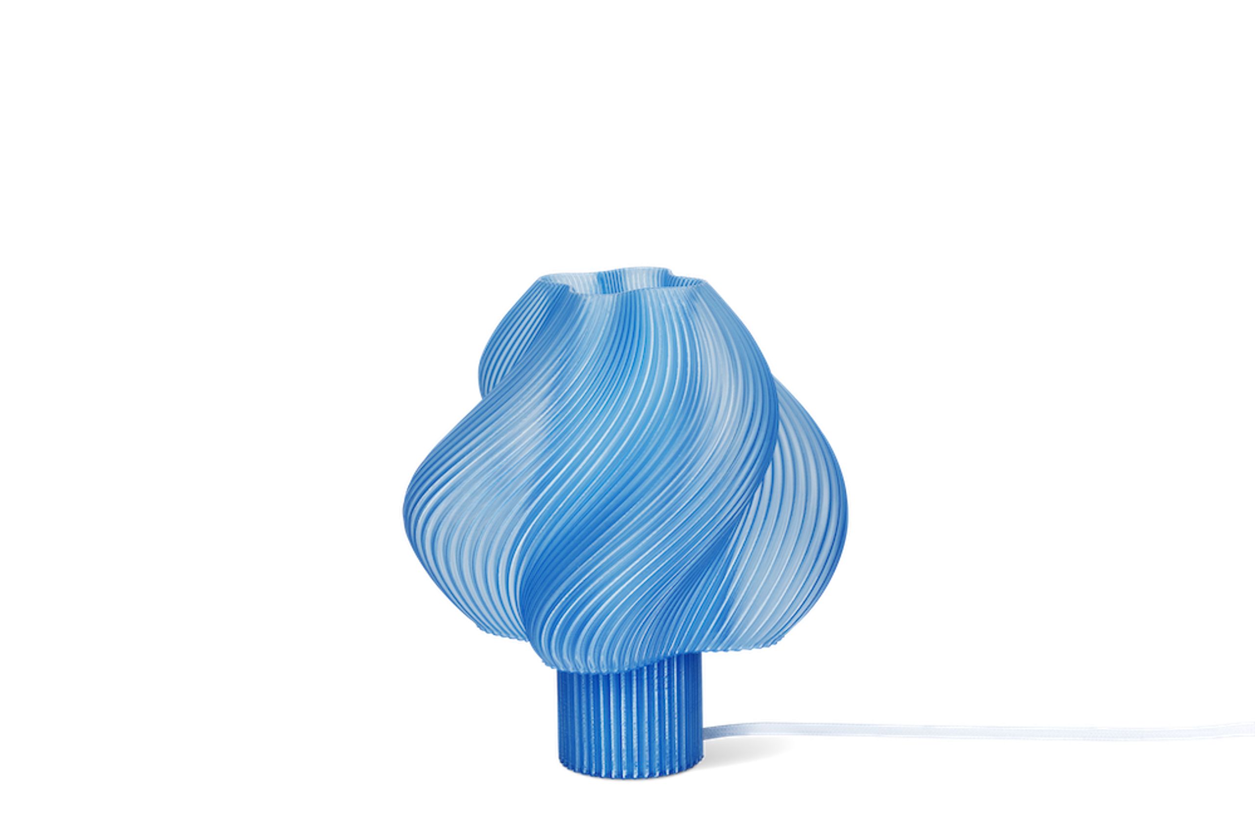 Créme Atelier - Tischlampe - Soft Serve Table Lamp Regular - Blueberry Sorbet