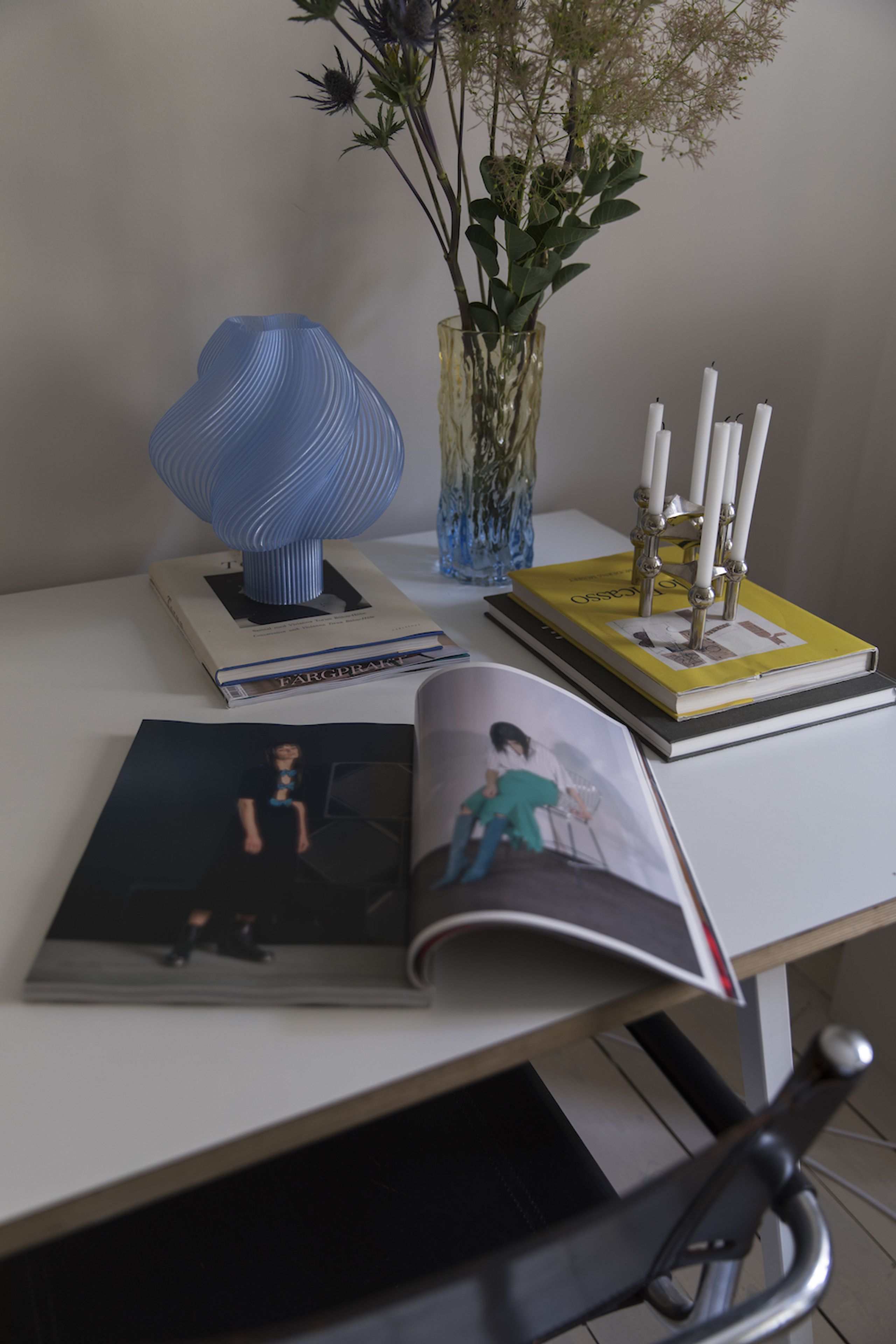 Créme Atelier - Tischlampe - Soft Serve Table Lamp Regular - Blueberry Sorbet