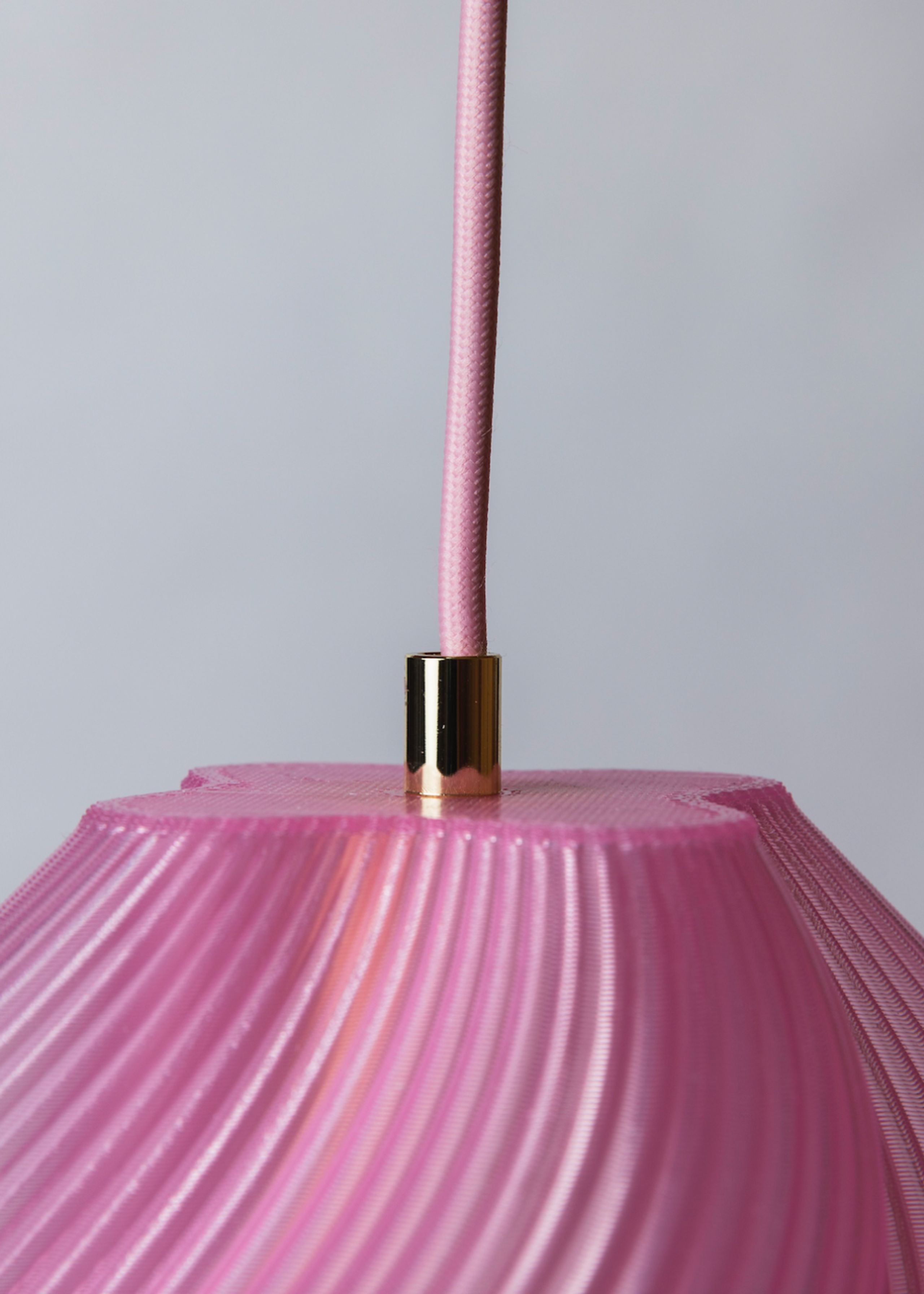 Crème Atelier - Pendel - Soft Serve Pendant 03 - Rose Sorbet - Brass