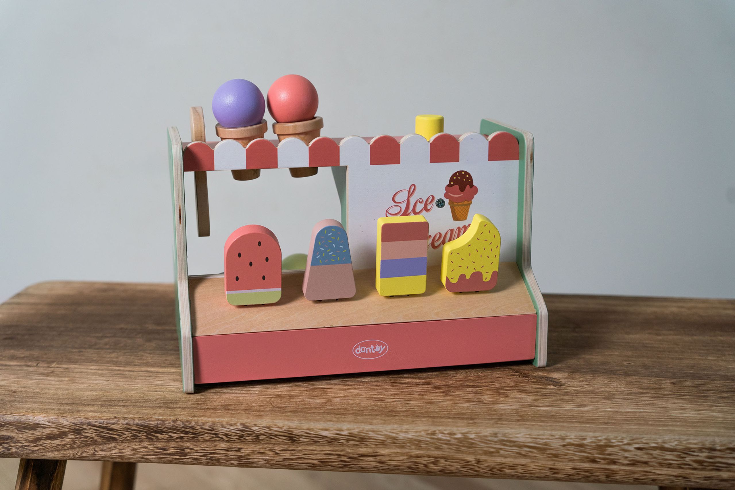 Dantoy - Legetøj - Isbutik i træ - 12 dele