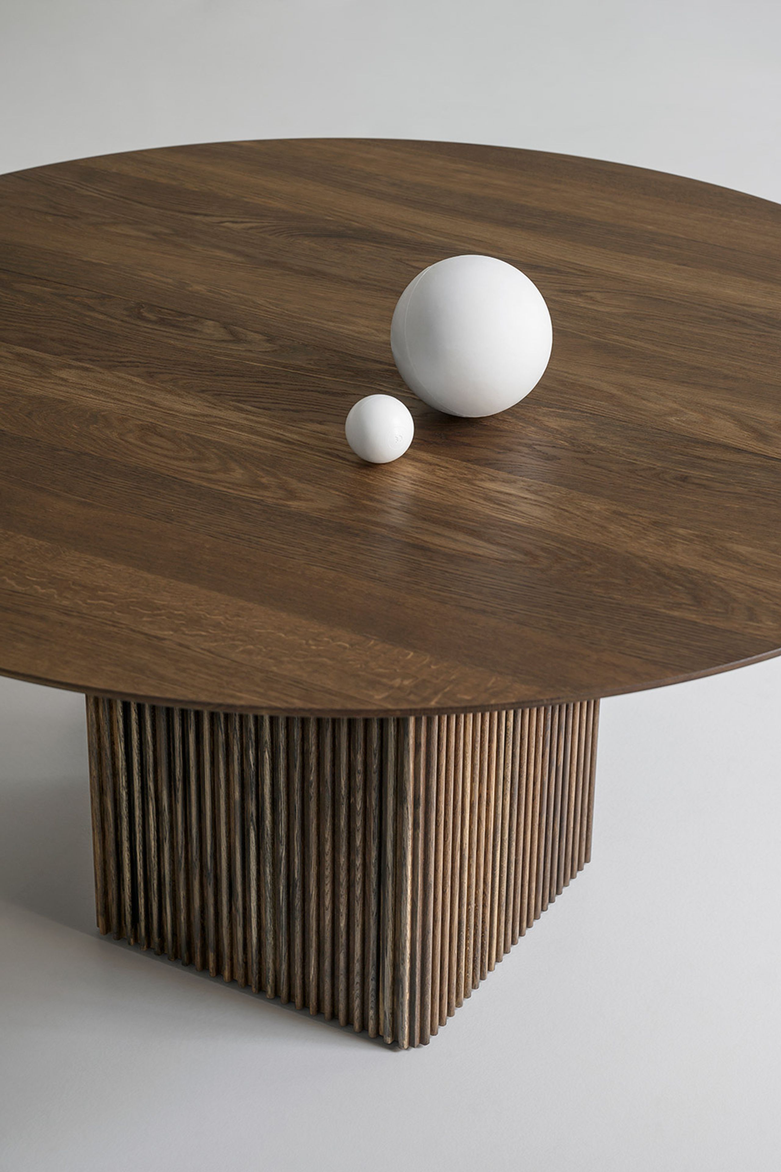 dk3 - Spisebord - Ten Table Round - Udtræksbord - Smoked Oak