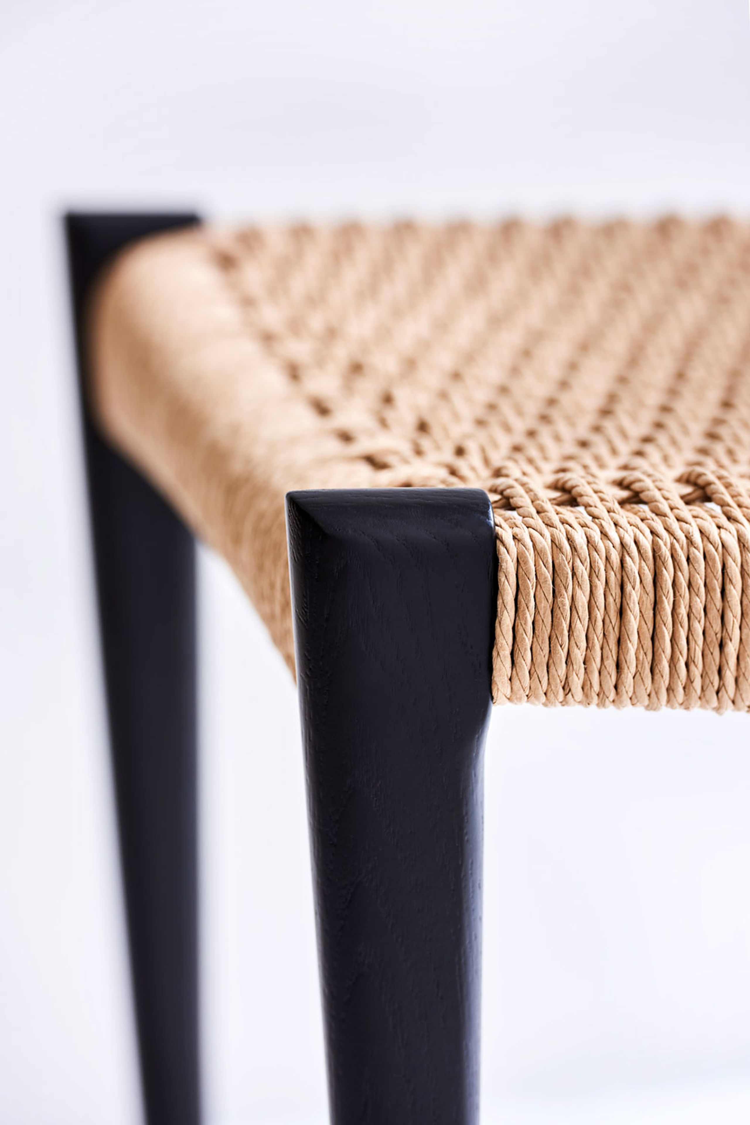 dk3 - Stol - PIA CHAIR - Sortlakeret Eg