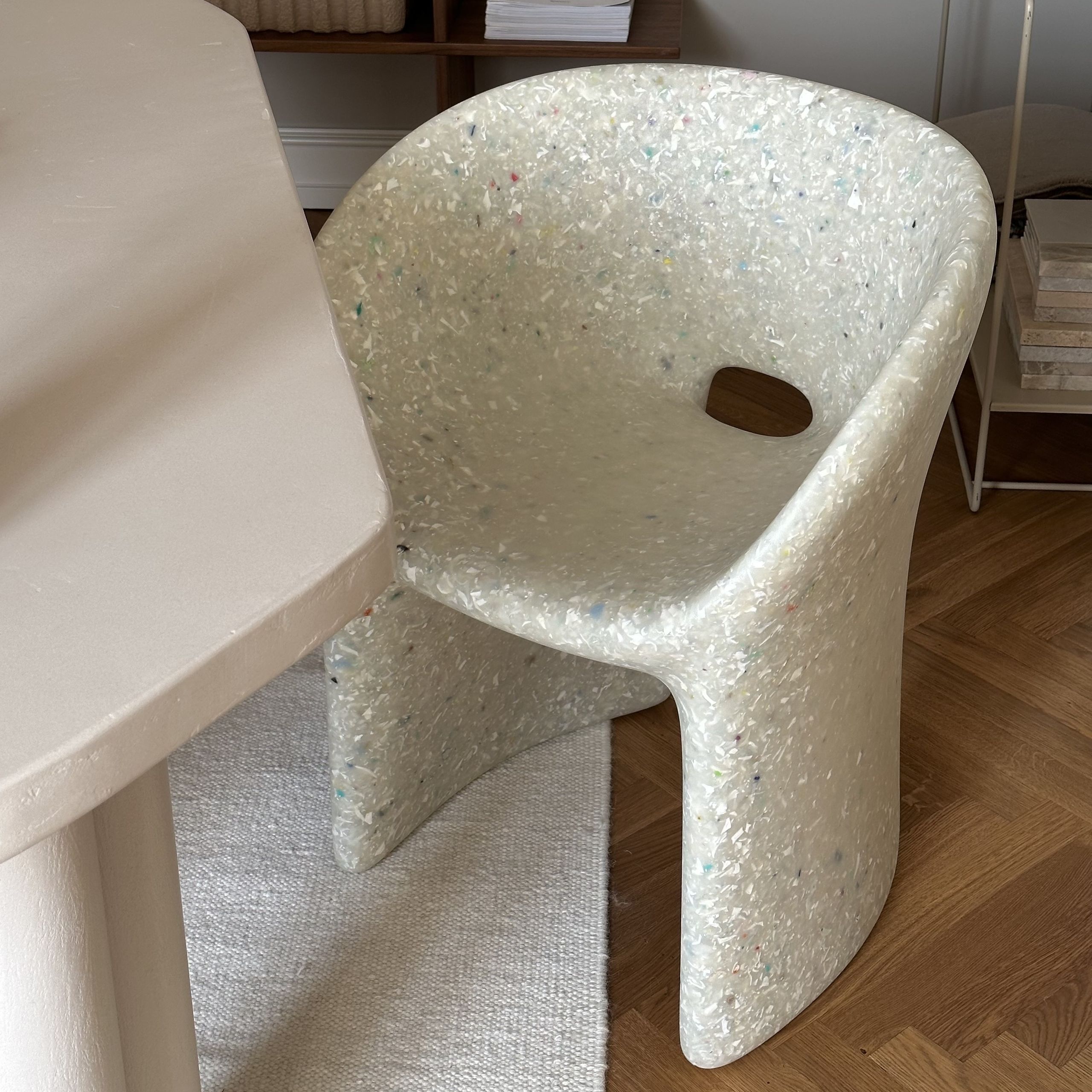 ecoBirdy - Flesopener - Richard Chair - Faded white