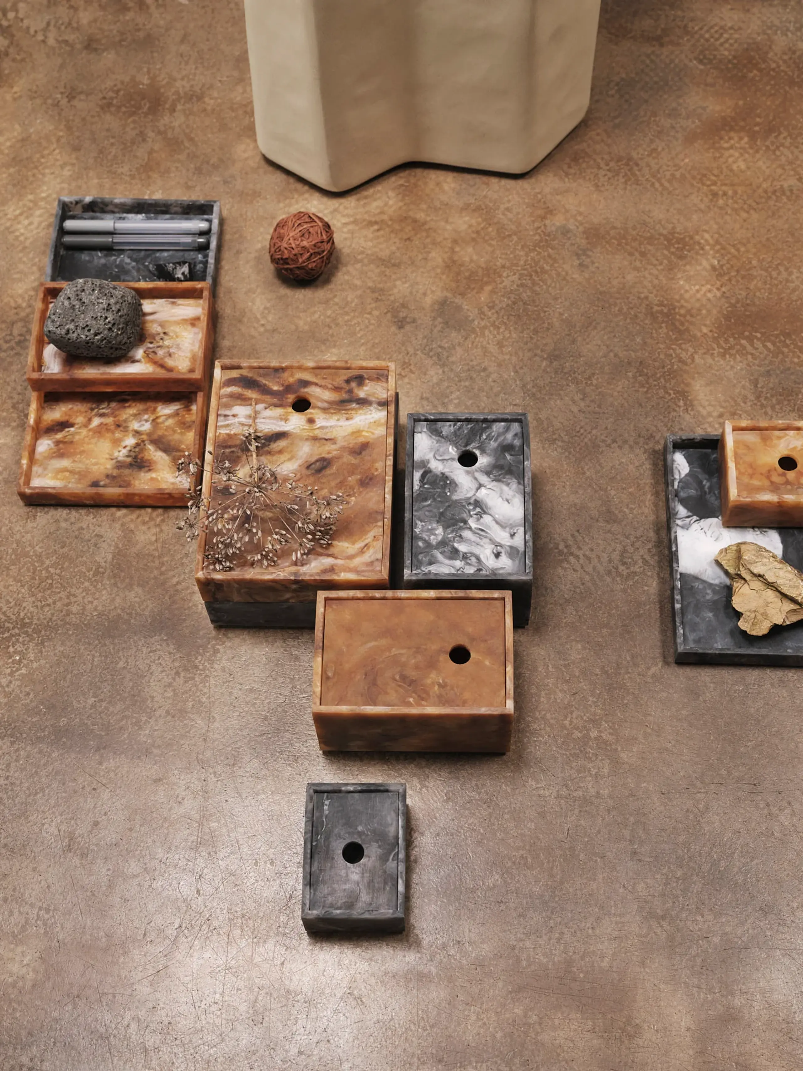 Ferm Living - Tray - Mist Tray - Charcoal