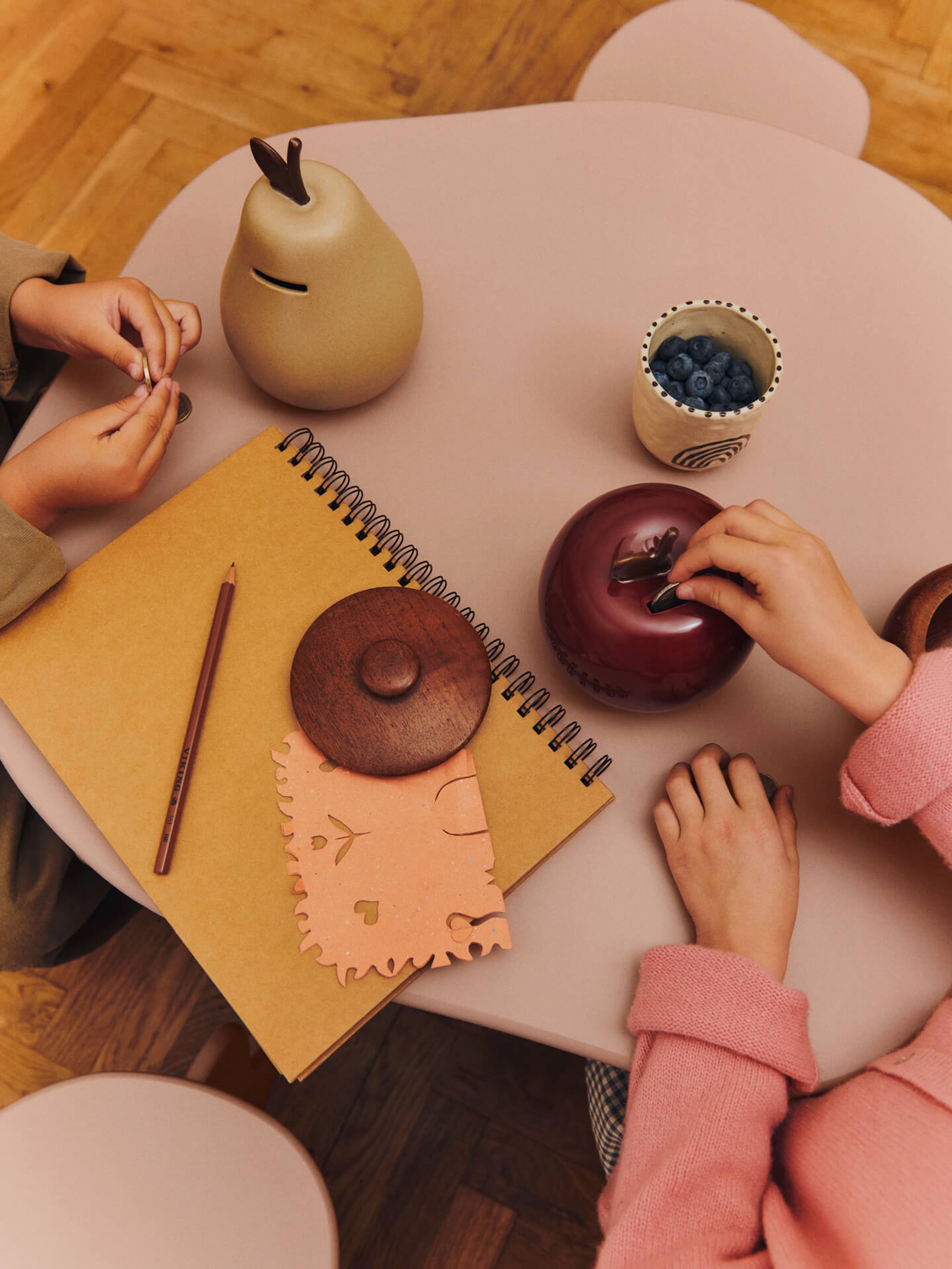 Ferm Living - Stolik dla dzieci - Slope Table - Slope Table - Rose