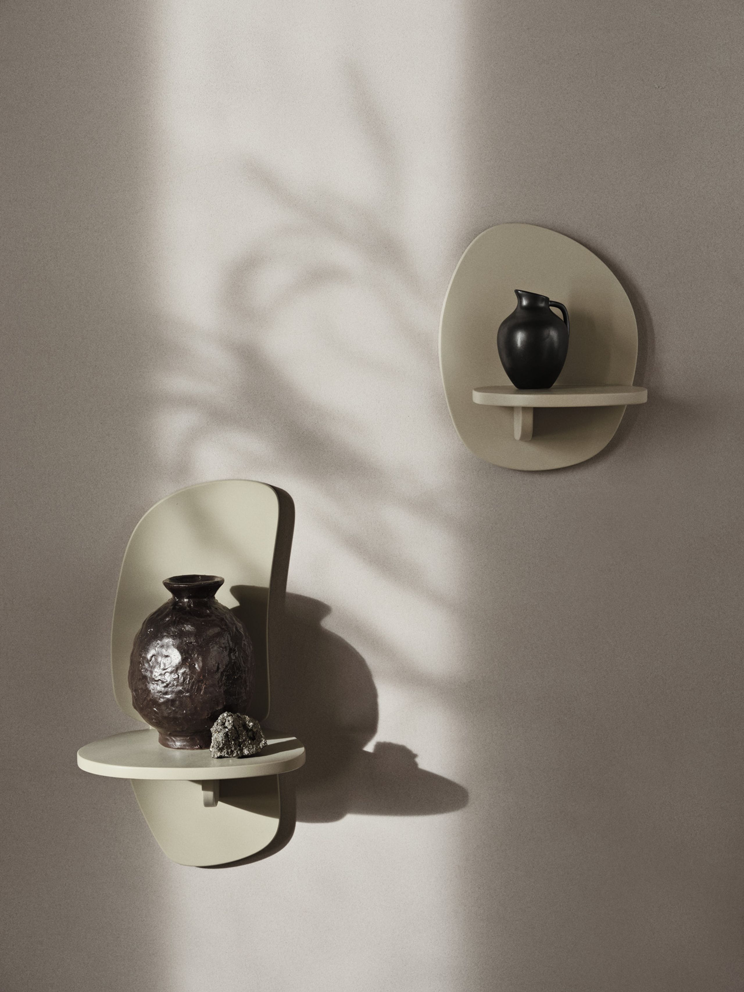 Ferm Living - Policová doska - Pilu Shelf - H25 - Cashmere