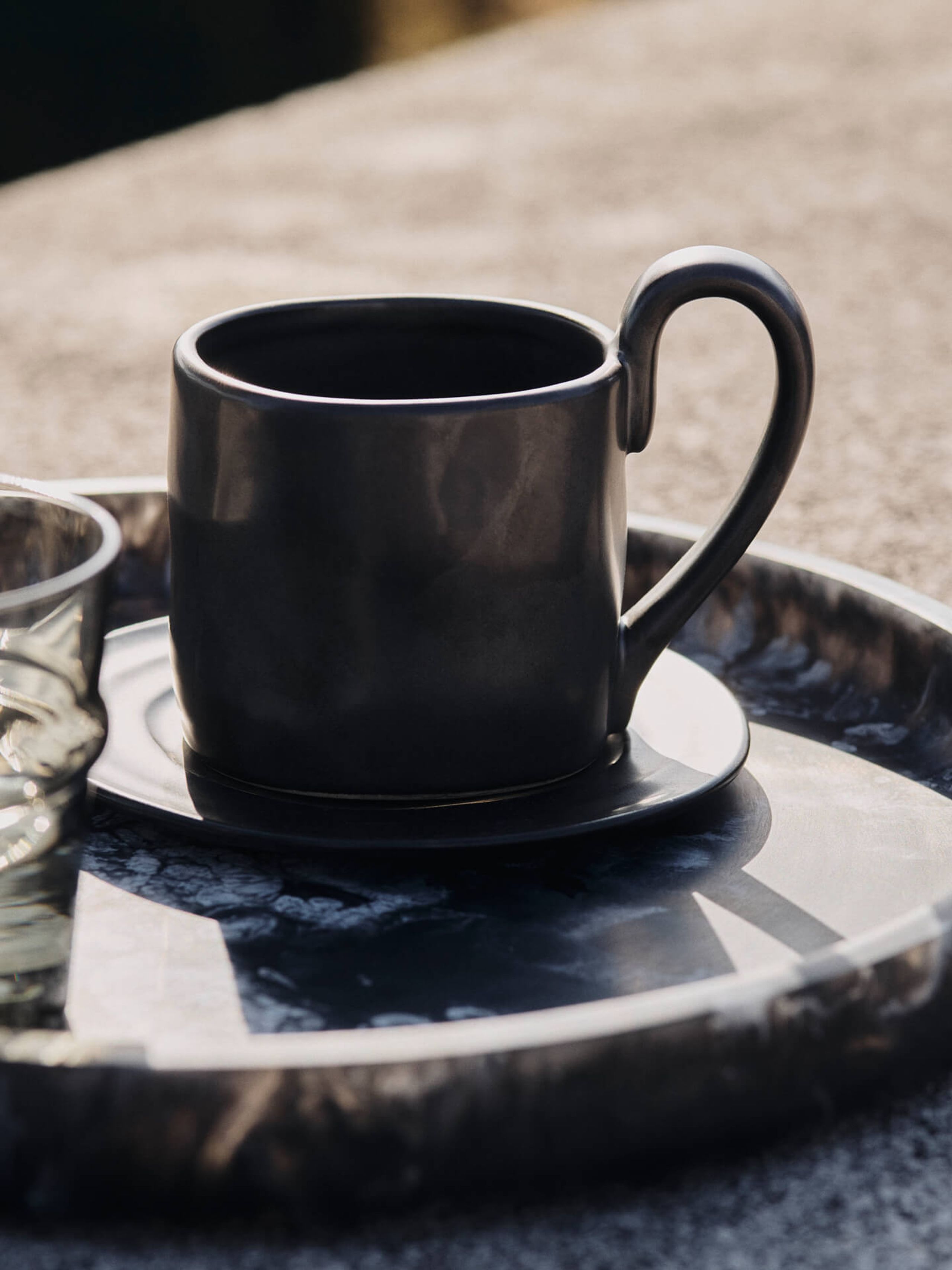 Ferm Living - Tasse - Flow Mug With Saucer - Black