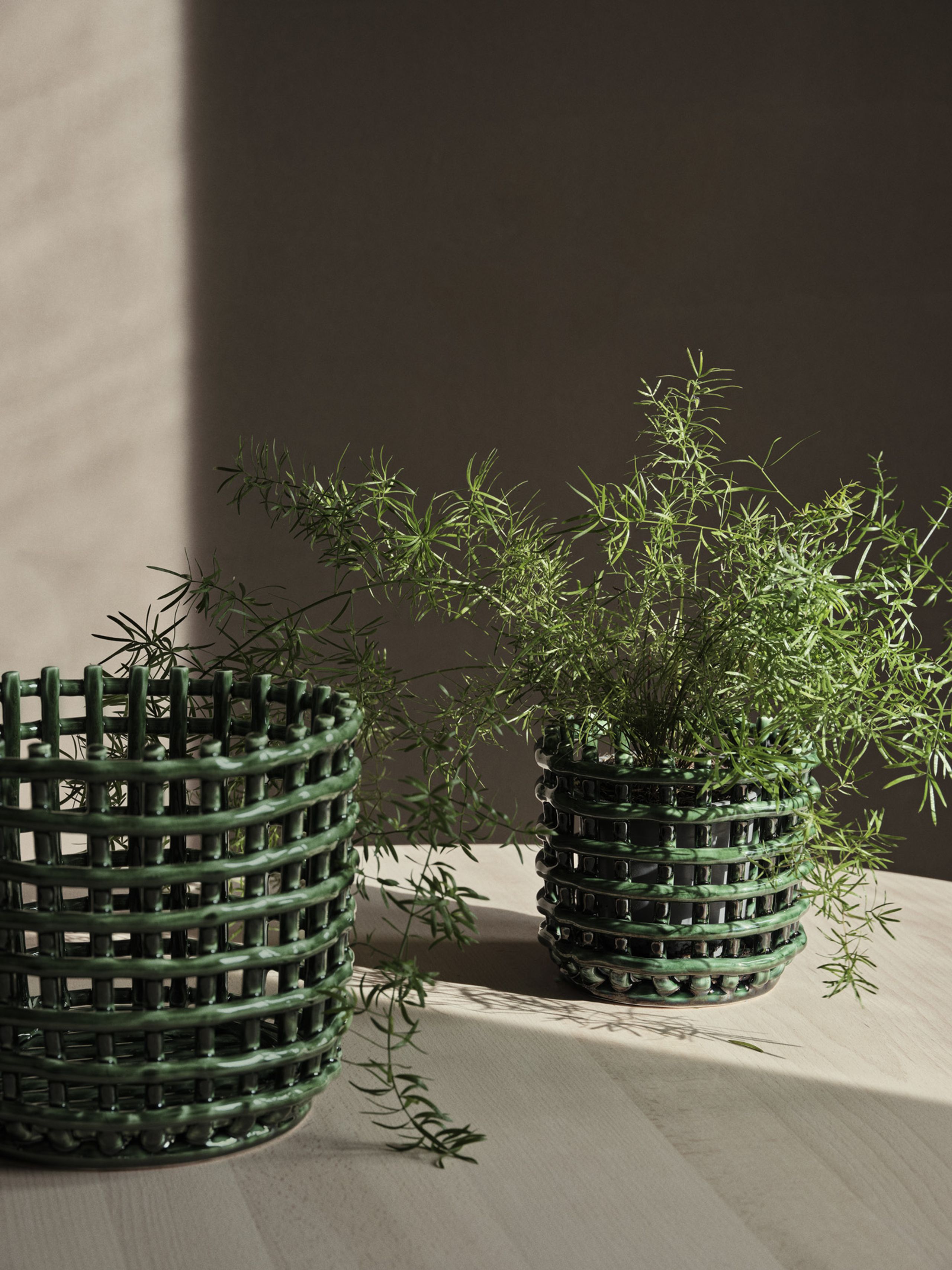 Ferm Living - Košík - Ceramic Basket - Large - Emerald Green