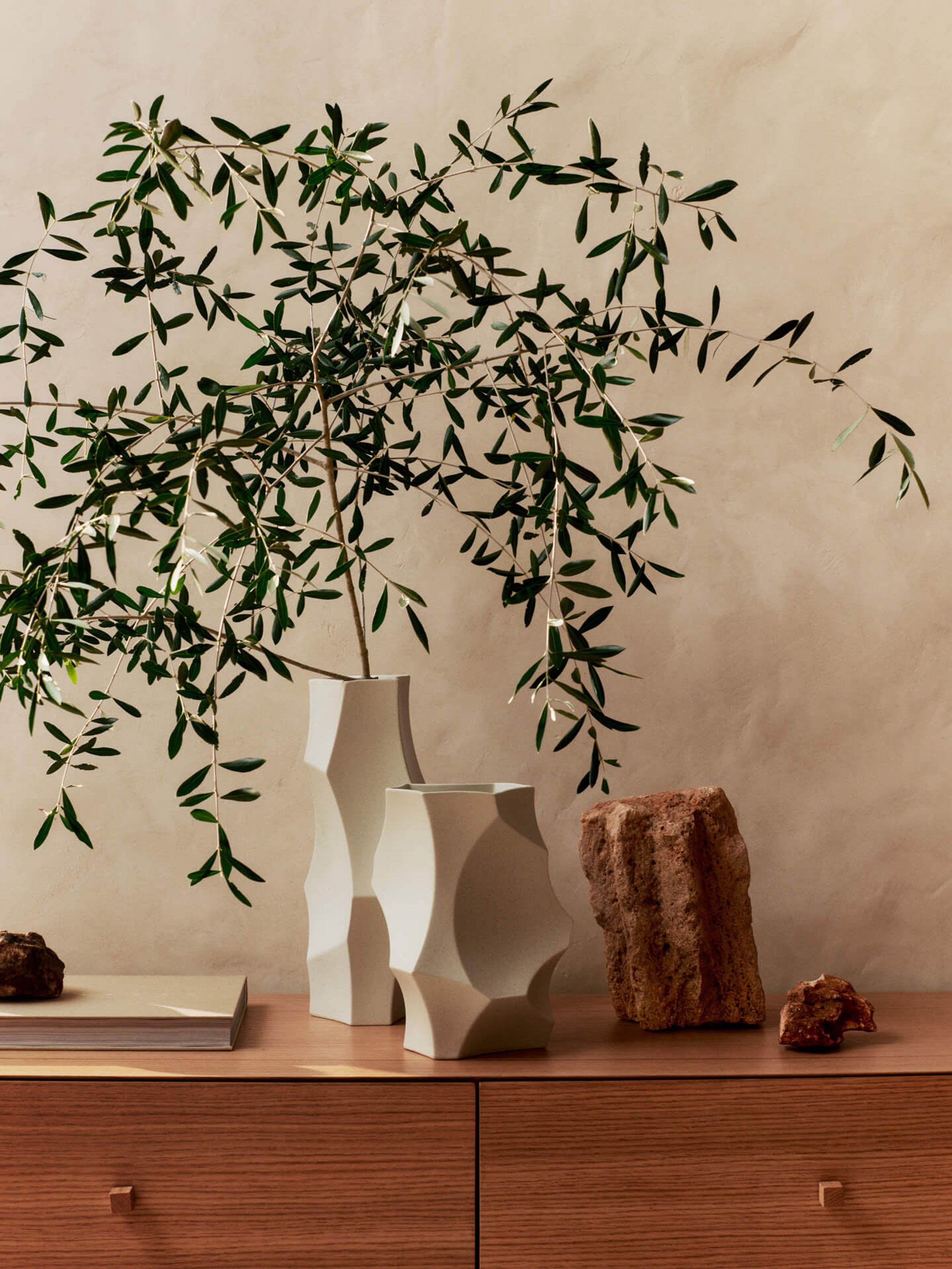 Ferm Living - Kerzenuntersetzer - Cueva Vase - H37 - Off-white