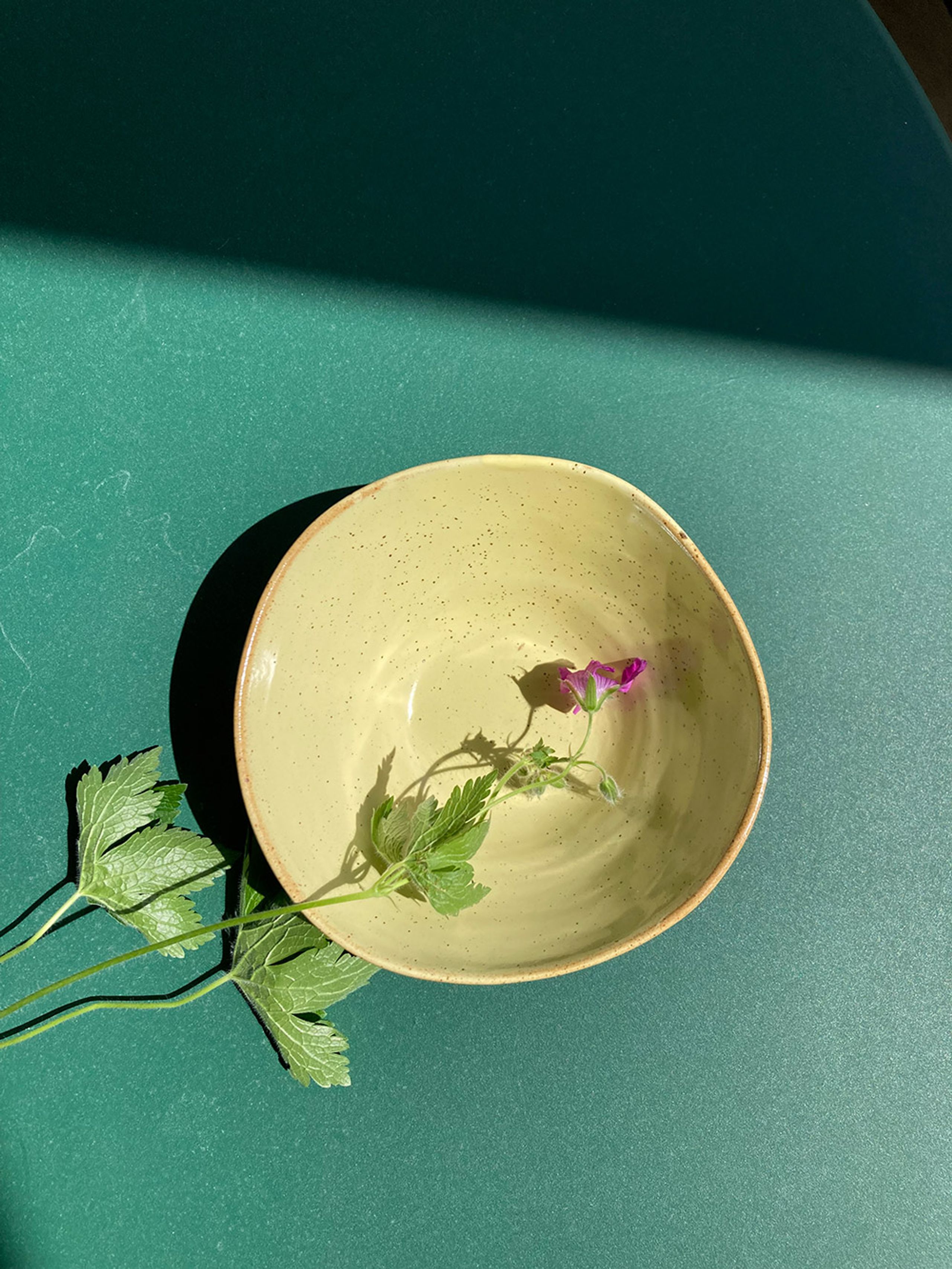 Ferm Living - Bowl - Flow Bowl - Off-White Speckle - Small