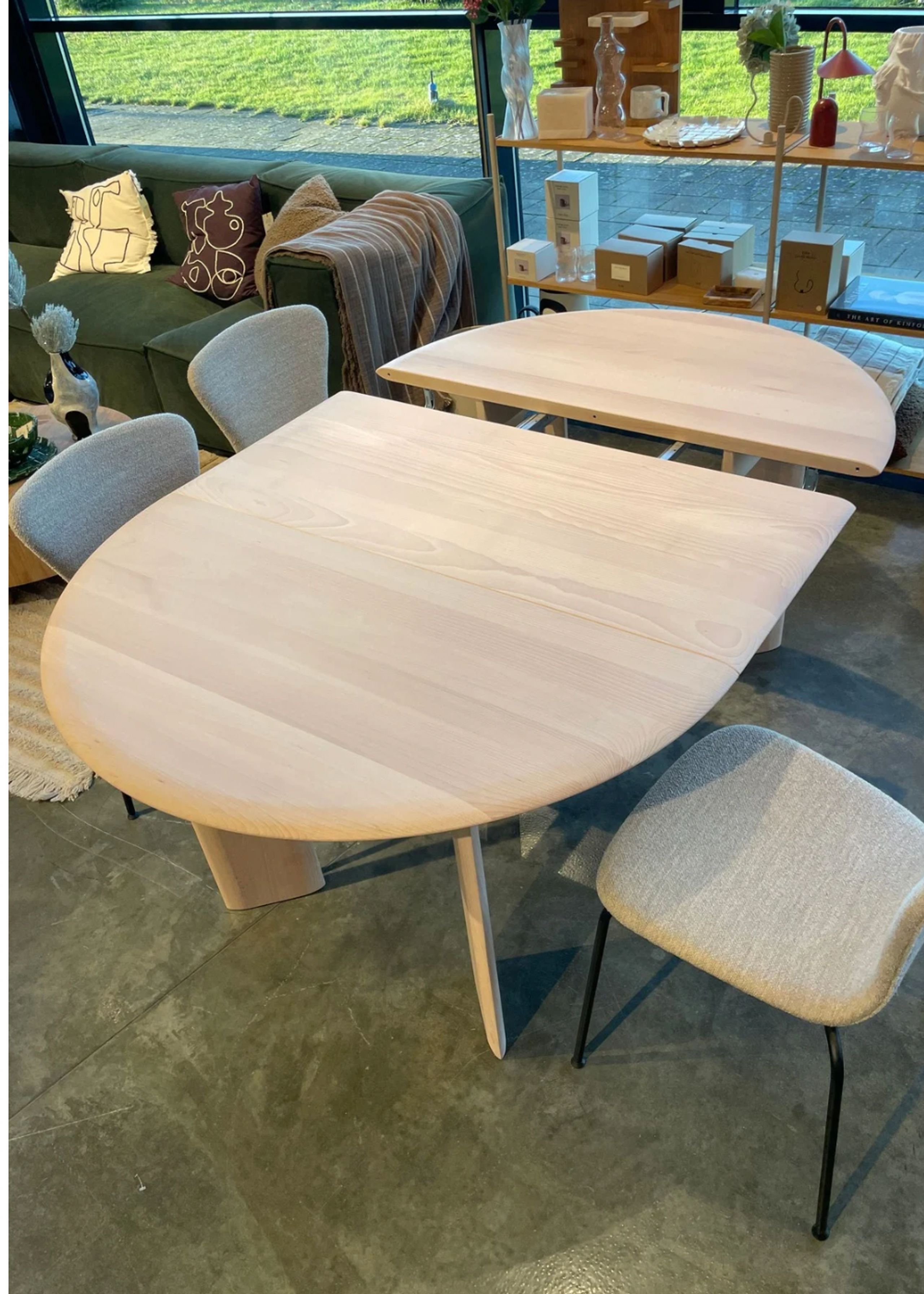 Ferm Living - Jídelní stůl - Bevel Table - Extendable x2 - White Oiled Beech - Předváděcí model