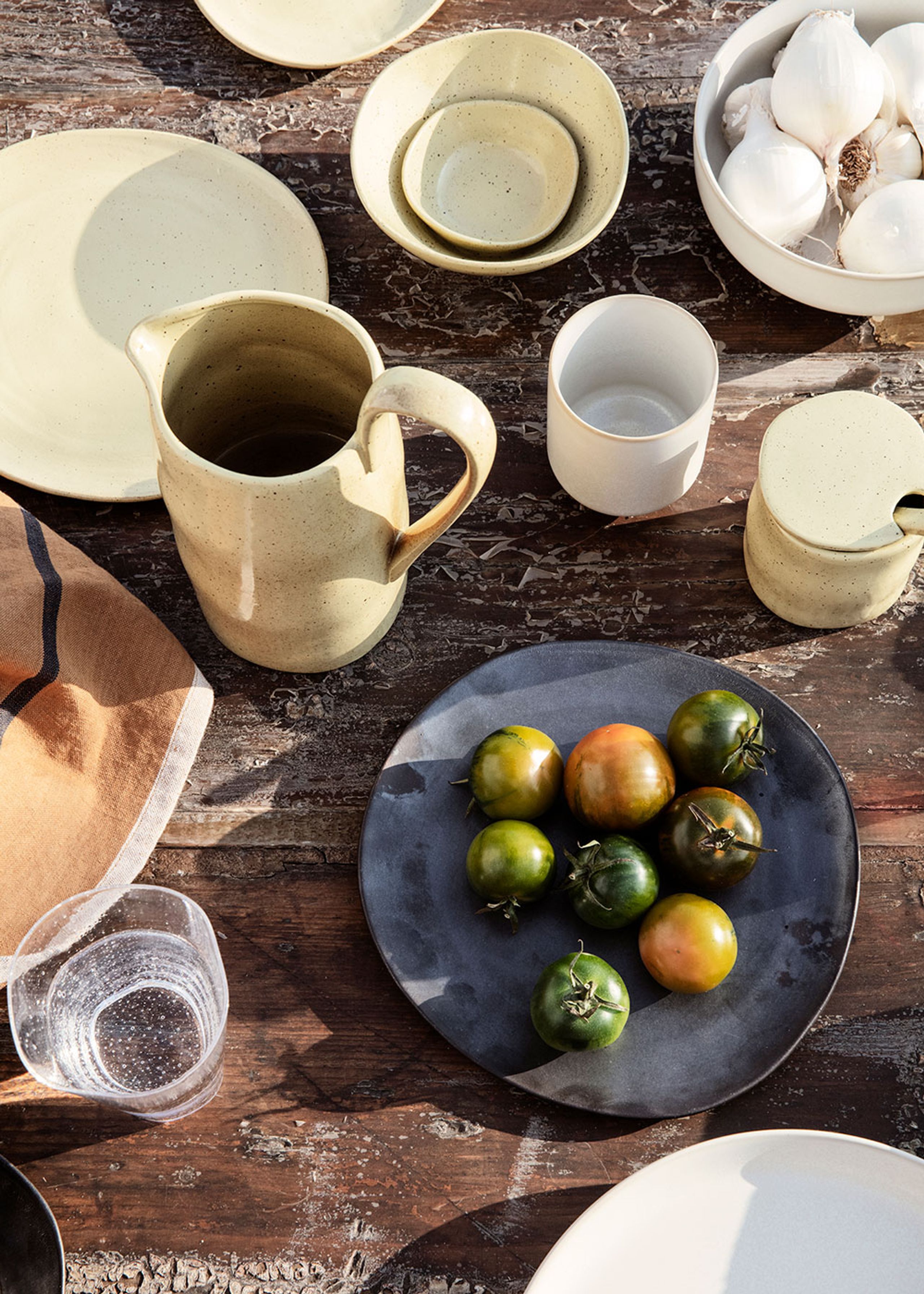 Ferm Living - Teller - Flow Tallerken - Off-white / Speckle