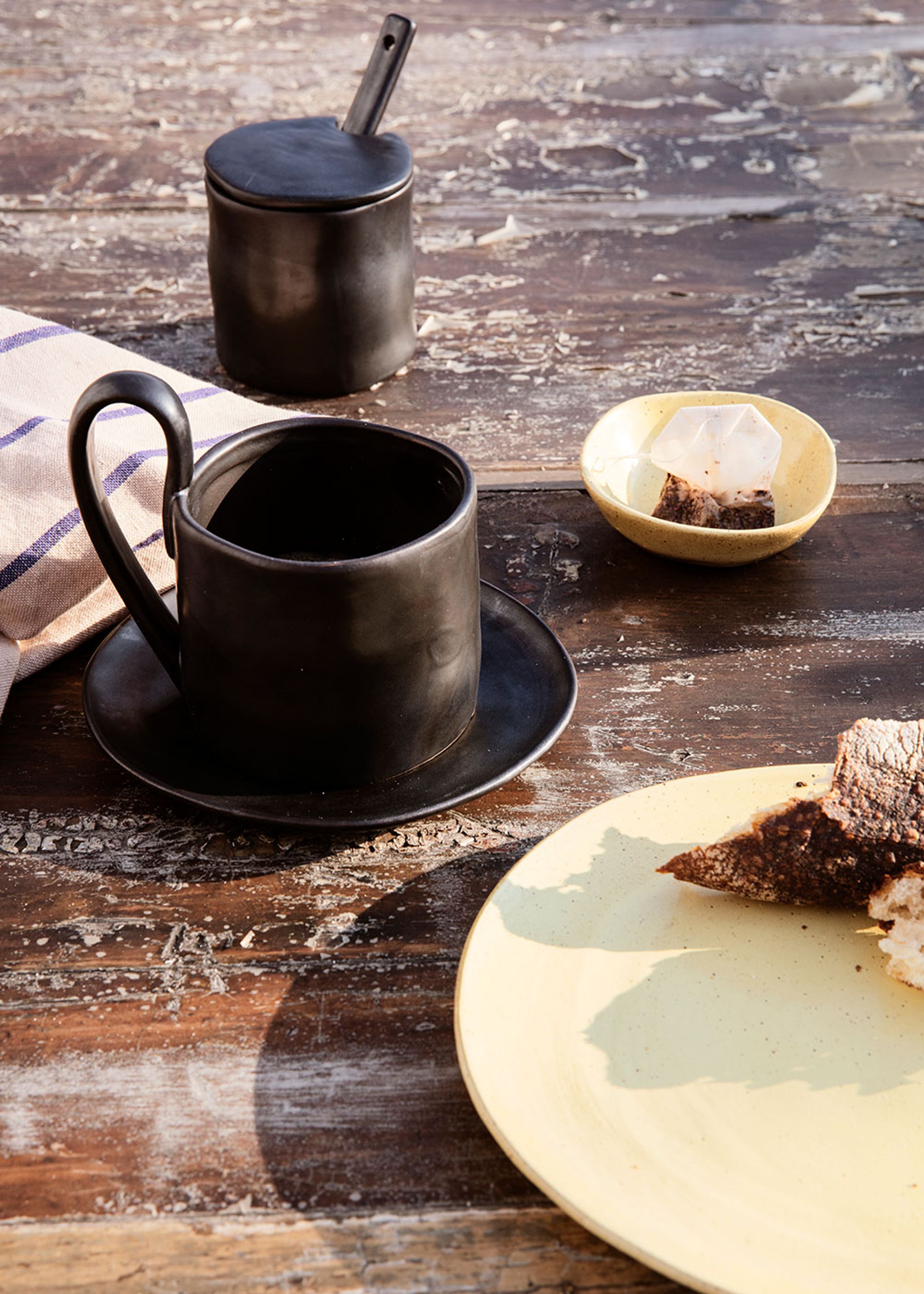 Ferm Living - Teller - Flow Tallerken - Off-white / Speckle