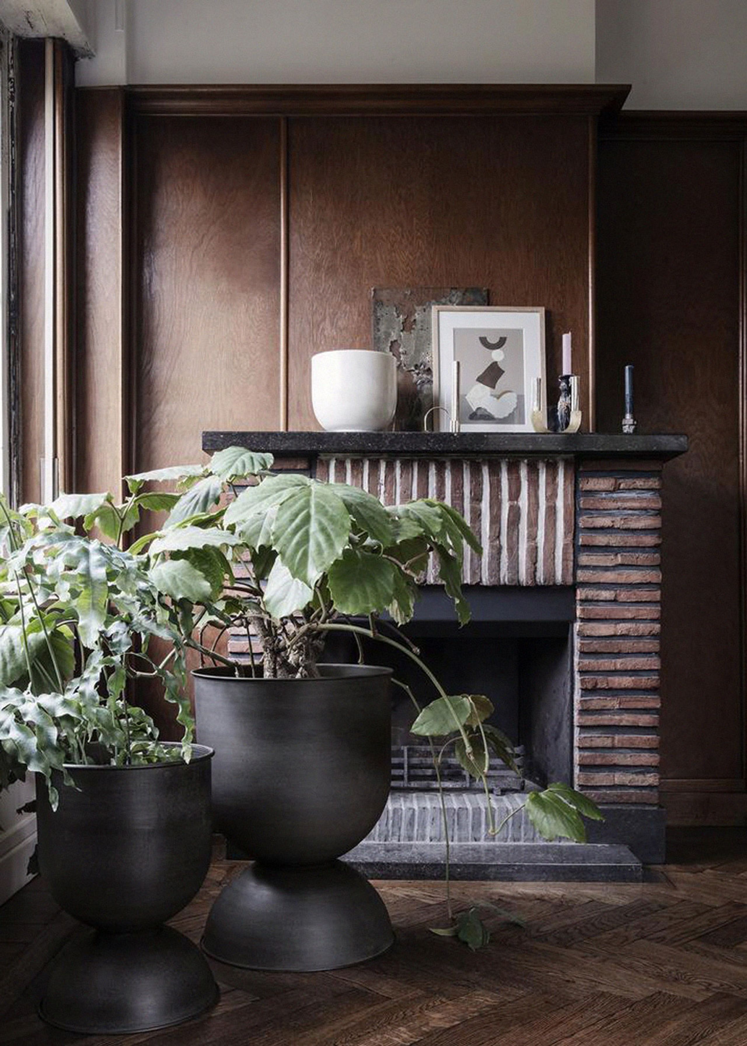 Ferm Living - Flowerpot - Hourglass Pots - Black - Large