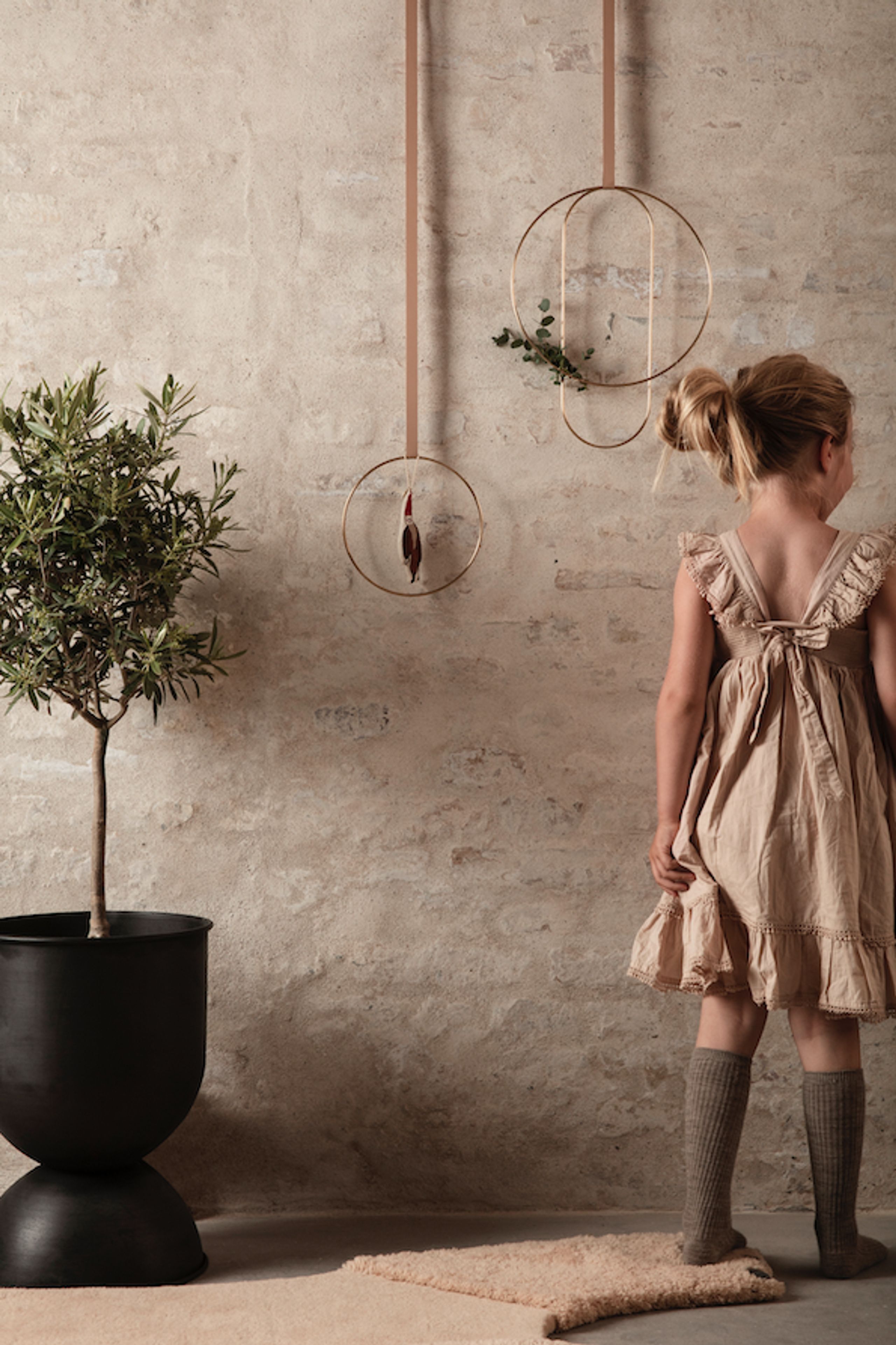 Ferm Living - Flowerpot - Hourglass Pots - Black - Medium