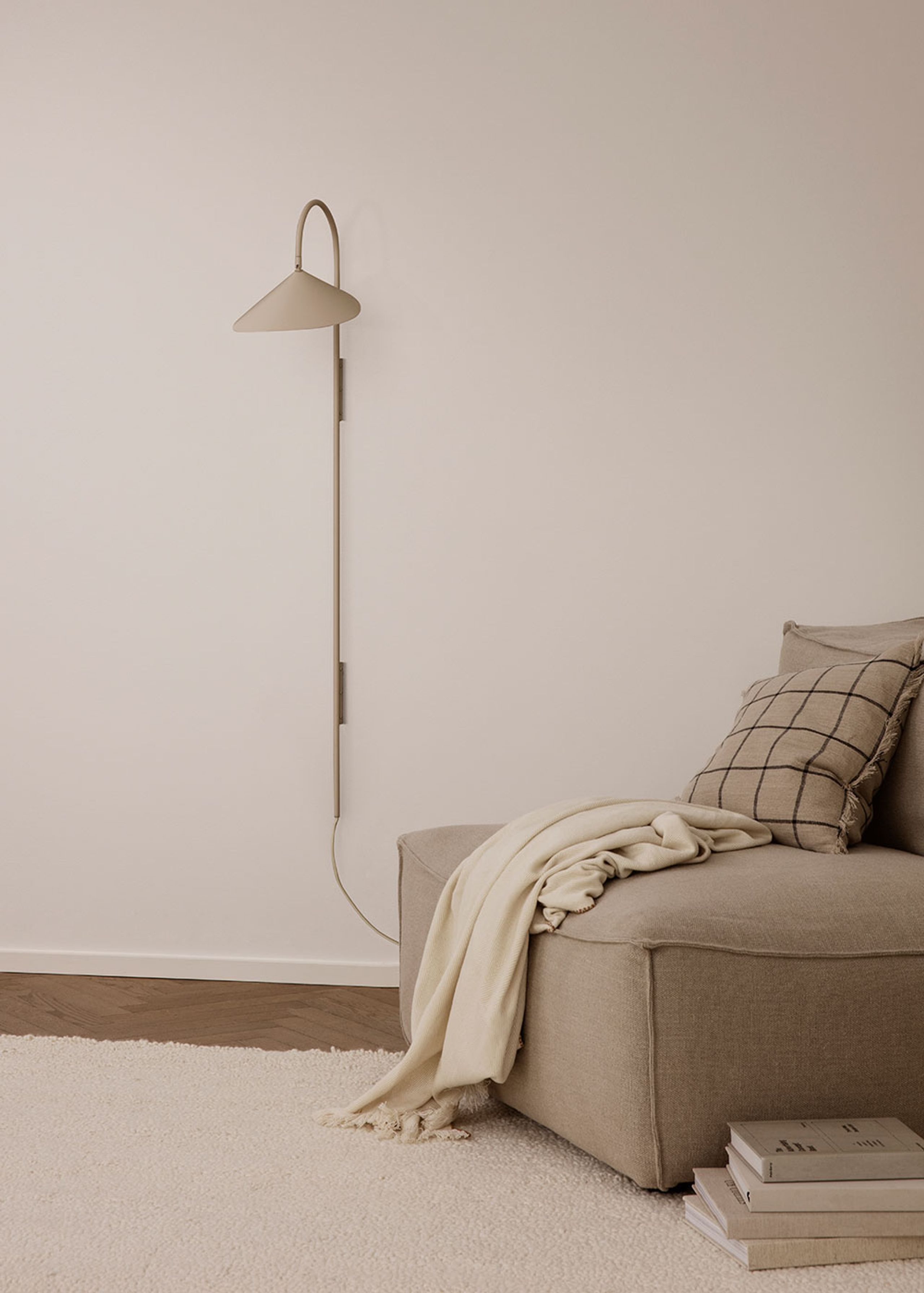 Ferm Living - Kinkiet - Arum Wall Lamp / Swivel - Black - Tall