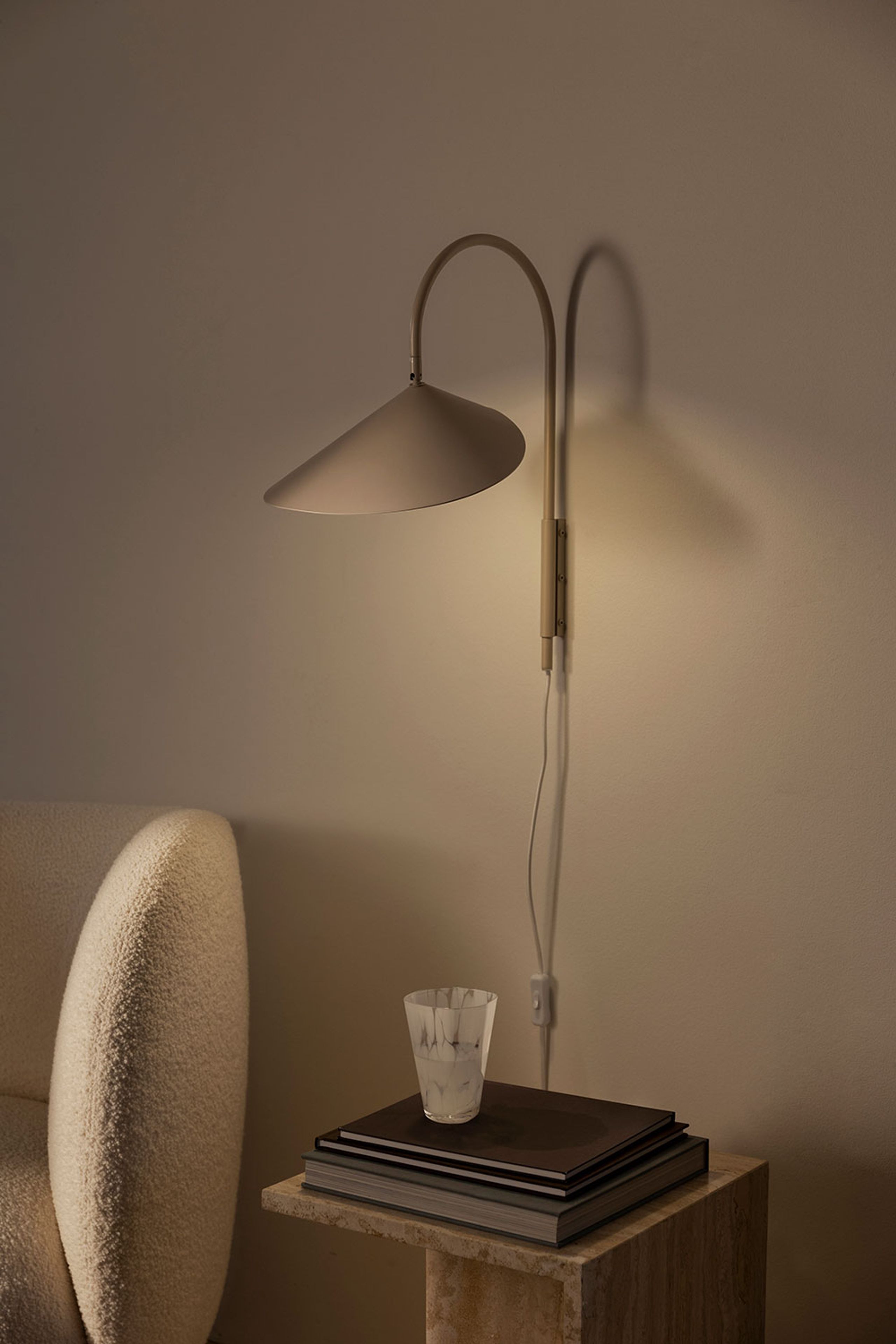 Ferm Living - Kinkiet - Arum Wall Lamp / Swivel - Black - Tall