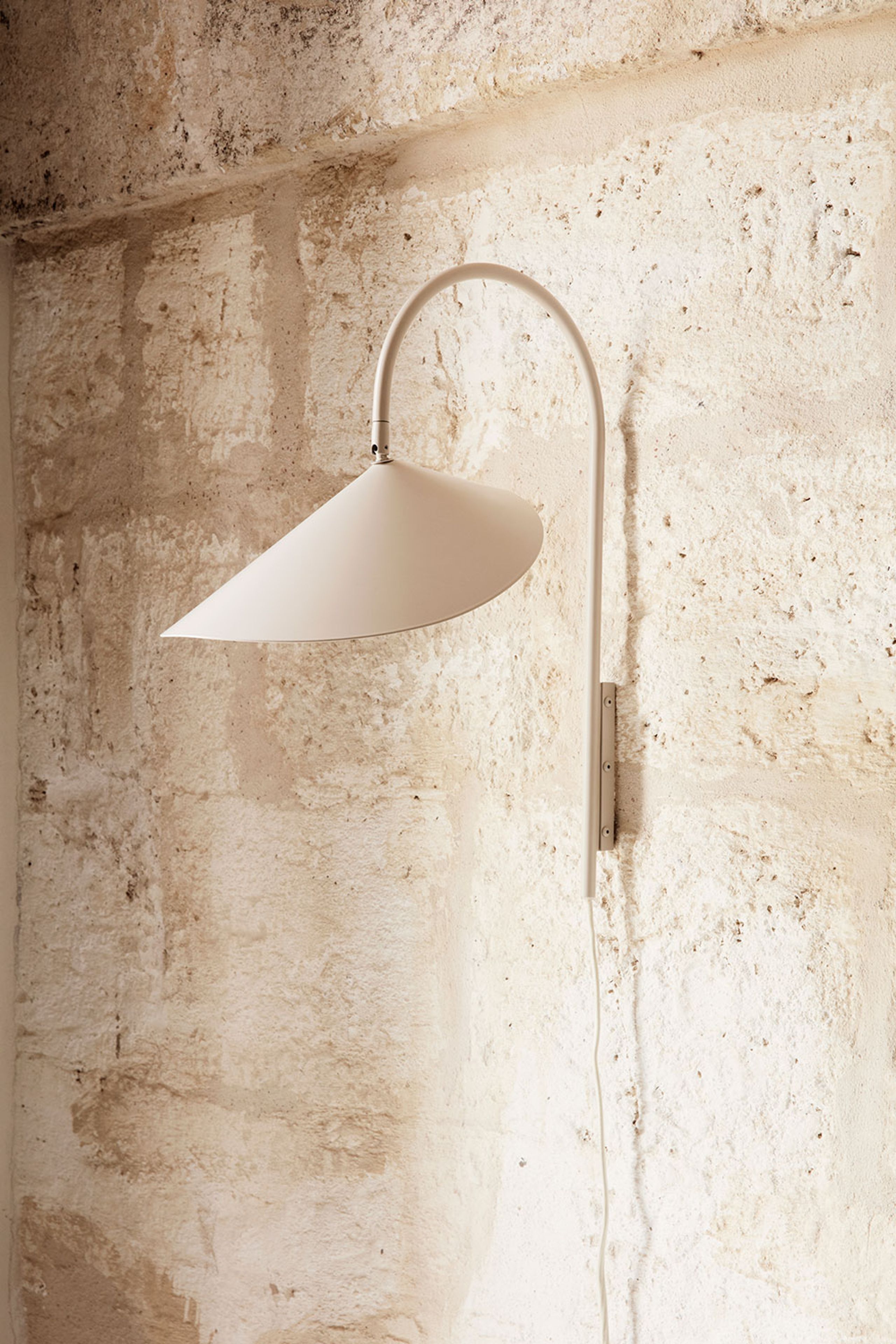 Ferm Living - Kinkiet - Arum Wall Lamp / Swivel - Black - Tall