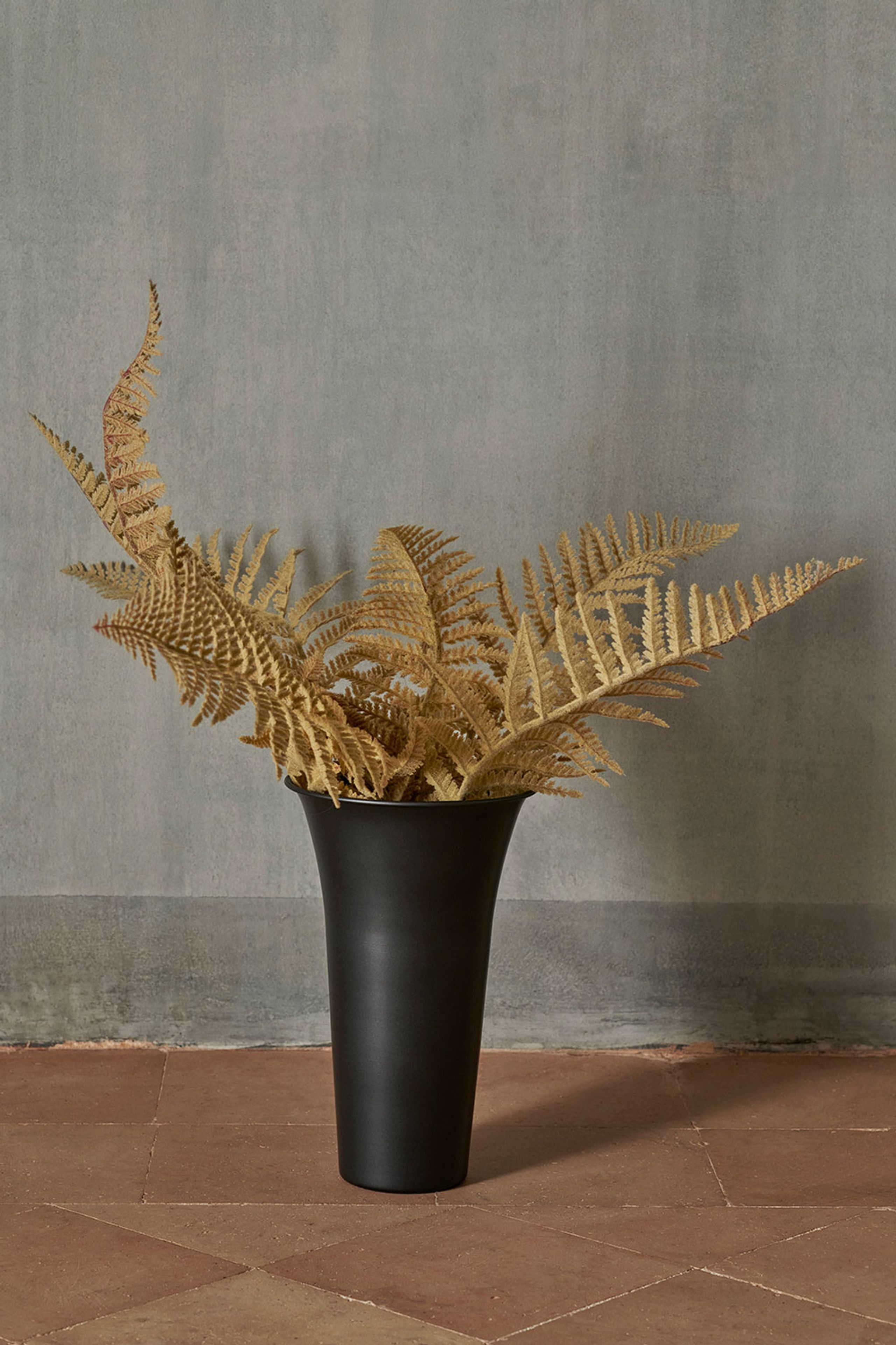 Ferm Living - Vase - Spun Alu Vase - Black