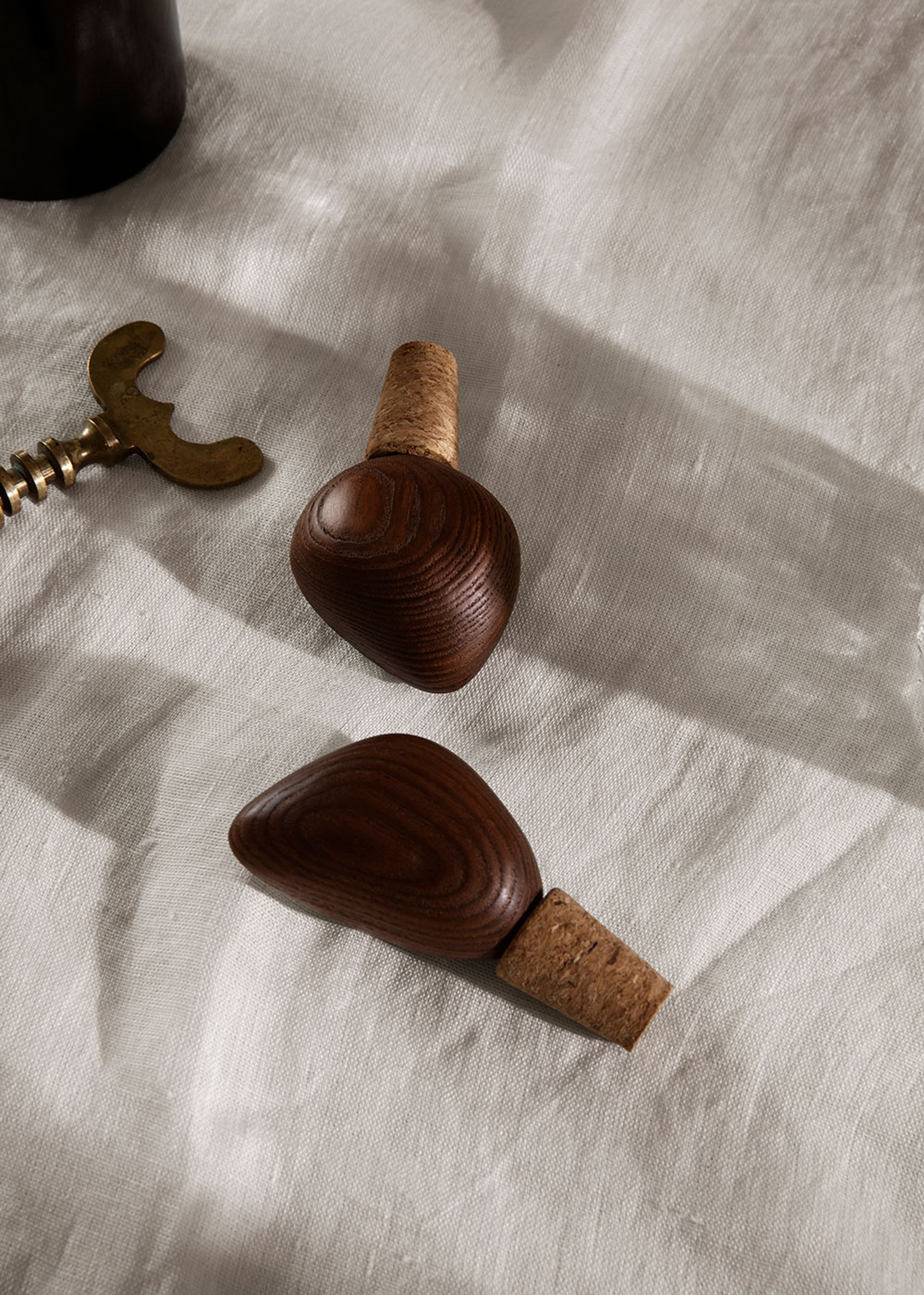 Ferm Living - Wine Accessories - Cairn Wine Stoppers - Dark Brown